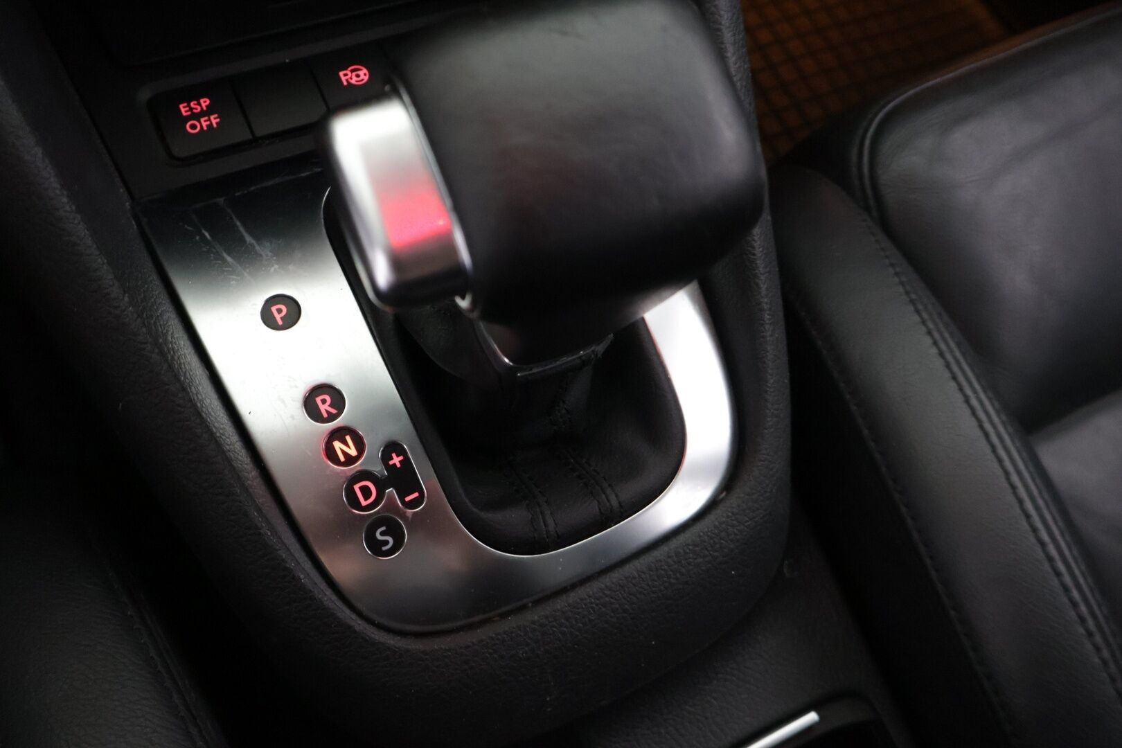 Volkswagen Golf 2010 Highline 1,6 TDI 77 kW (105 hv) BlueMotion Technology DSG-automaatt * YritysOutlet - Myydään vain yrityksille *