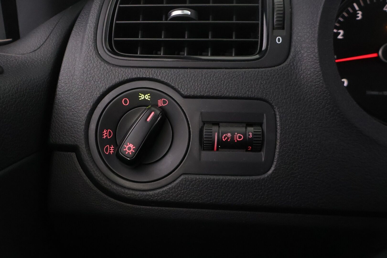 Volkswagen Polo 2010 Trendline 1,2 51 kW (70 hv) 2-ovinen - Myydään vain yrityksille - | Lohko | Ketju vaihdettu | Juuri katsastettu | Huoltokirja |