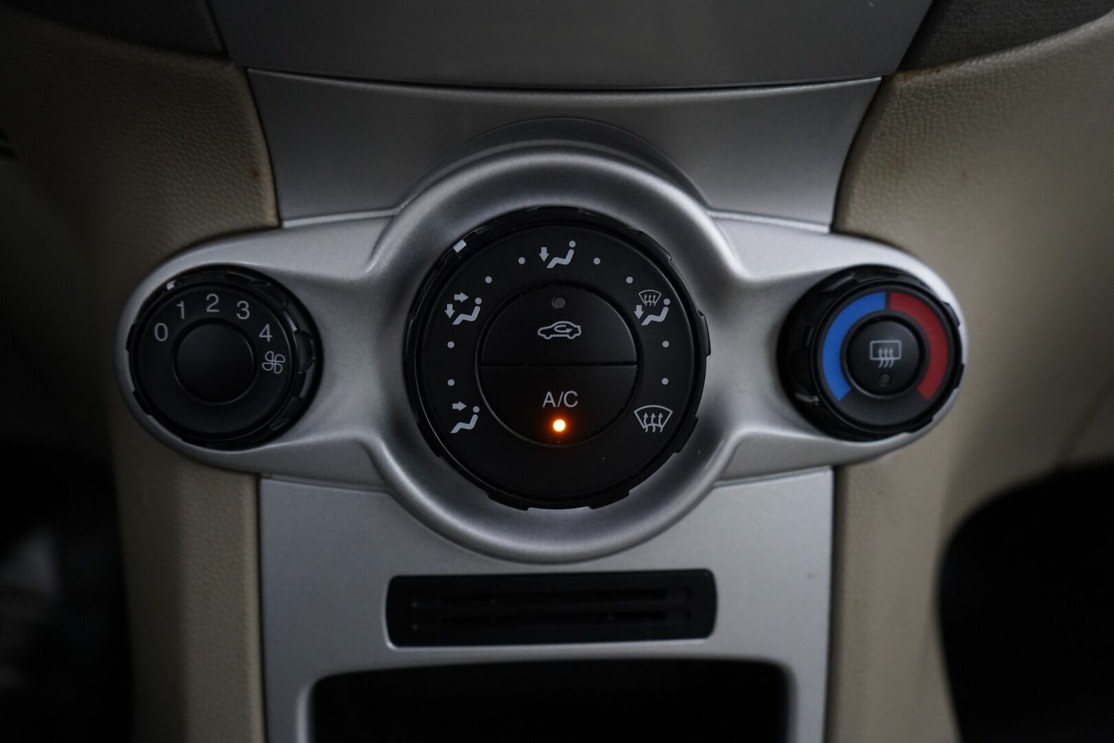 Ford Fiesta 2010 1,4 TDCi 68 hv Ghia M5 5-ovinen *Huutokaupat.com*