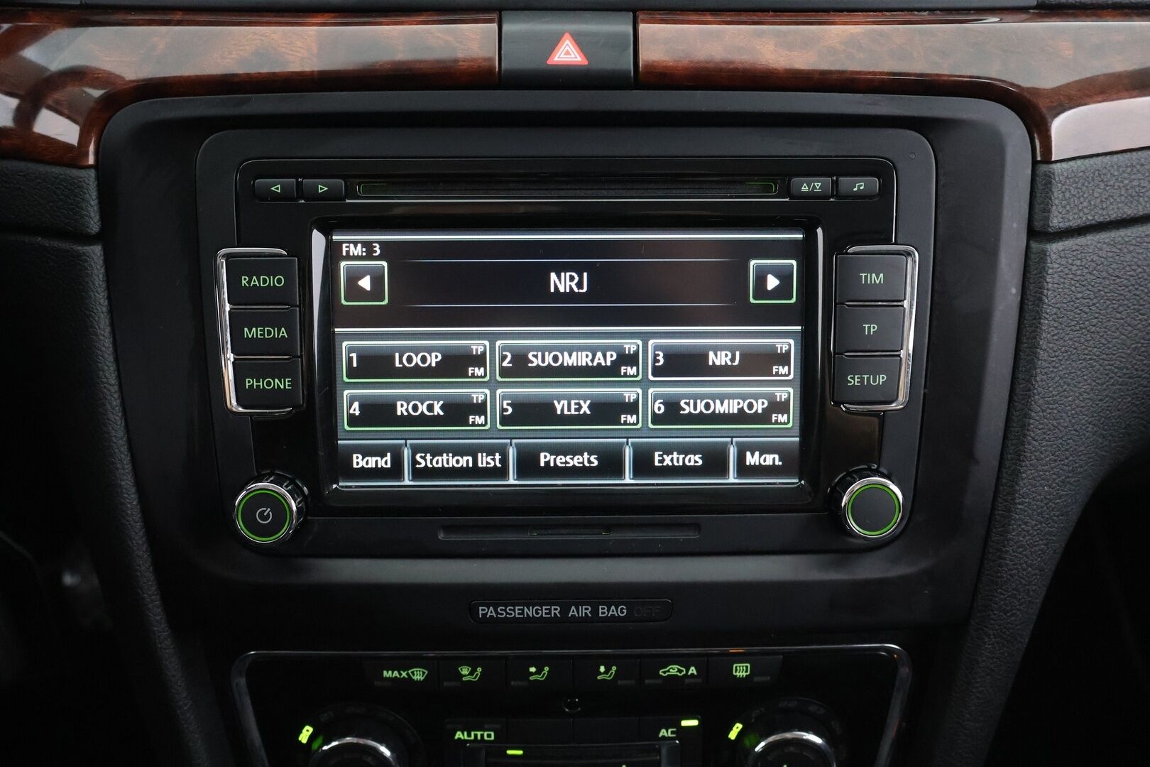 Skoda Superb 2011 Combi 2,0 TDI CR 170 Elegance DSG Autom. |  - YritysOutlet - Myydään vain yrityksille | - | Koukku | Lohko | Muistipenkki | Nahkasisusta | Myydään vain yrityksille | 