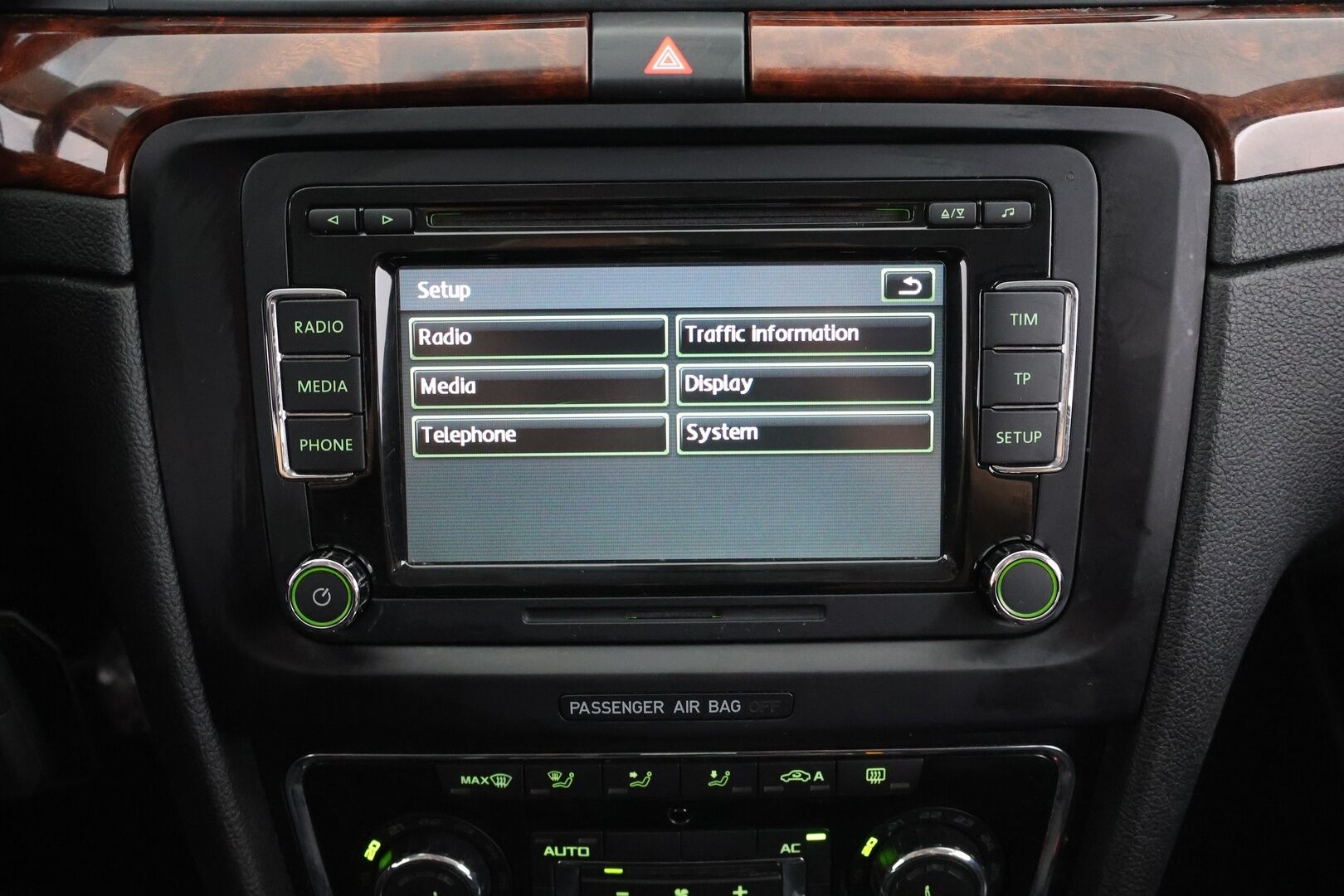 Skoda Superb 2011 Combi 2,0 TDI CR 170 Elegance DSG Autom. |  - YritysOutlet - Myydään vain yrityksille | - | Koukku | Lohko | Muistipenkki | Nahkasisusta | Myydään vain yrityksille | 