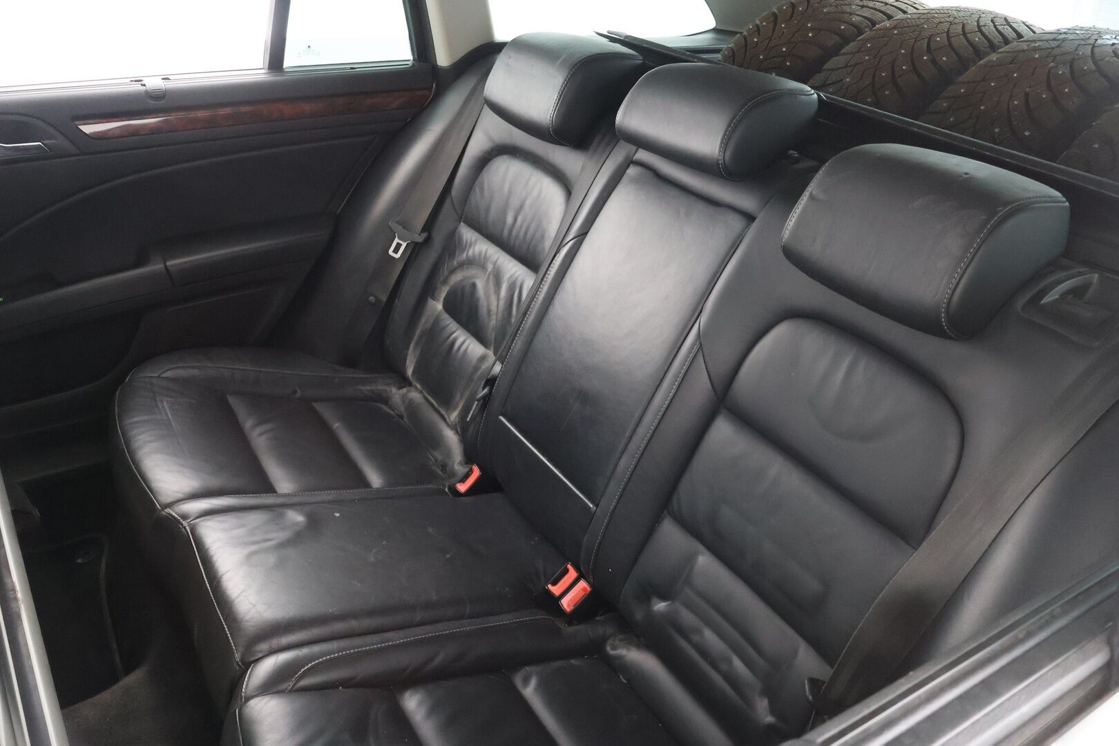 Skoda Superb 2011 Combi 2,0 TDI CR 170 Elegance DSG Autom. |  - YritysOutlet - Myydään vain yrityksille | - | Koukku | Lohko | Muistipenkki | Nahkasisusta | Myydään vain yrityksille | 
