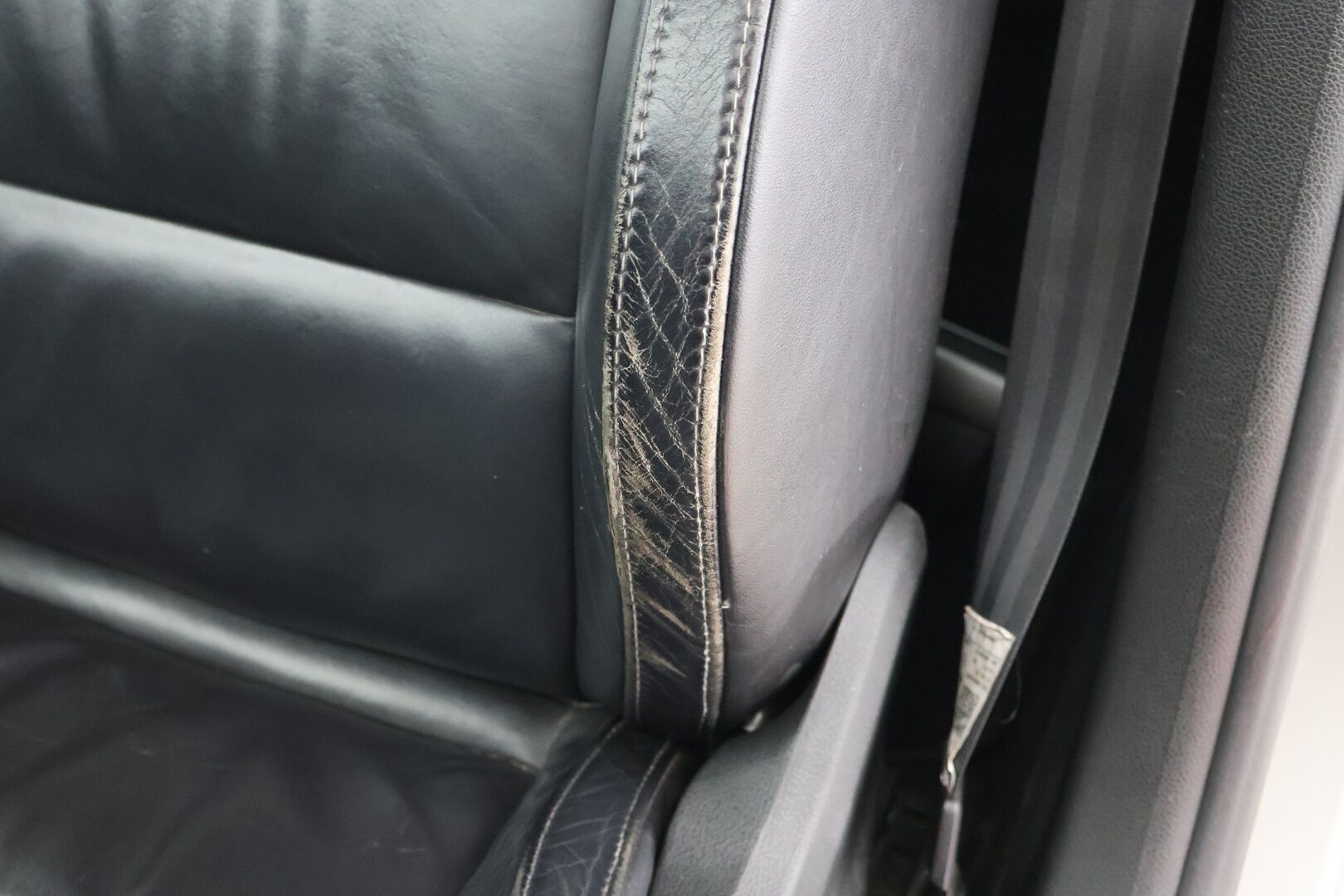 Skoda Superb 2011 Combi 2,0 TDI CR 170 Elegance DSG Autom. |  - YritysOutlet - Myydään vain yrityksille | - | Koukku | Lohko | Muistipenkki | Nahkasisusta | Myydään vain yrityksille | 