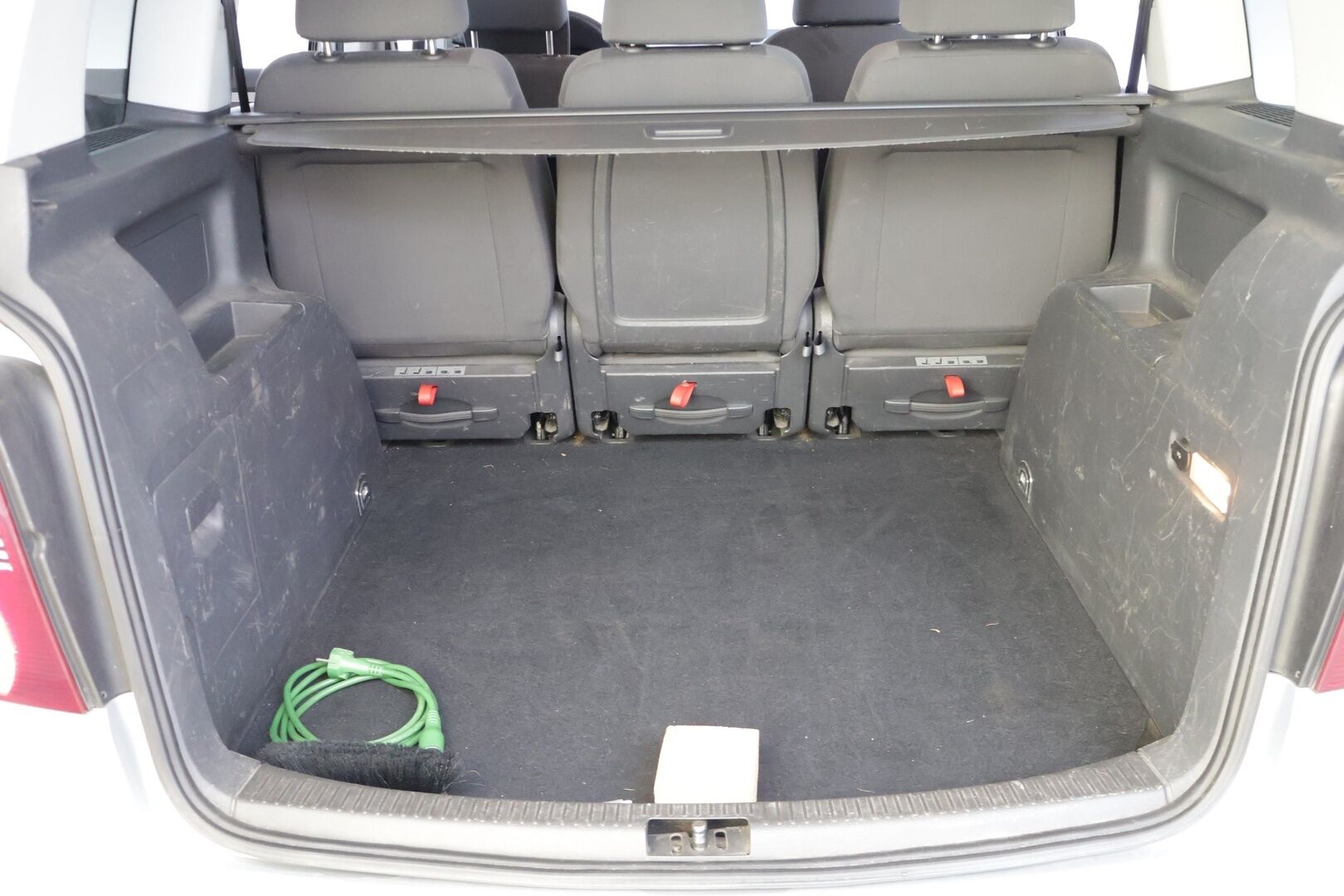 Volkswagen Touran 2008 Touran Conceptline 1,9 TDI 77 kW * YritysOutlet - Myydään vain yrityksille / Vakkari / P.tutkat / Vetokoukku / Lohkolämmitin * - * Tämä auto myydään YritysOutlet -valikoimasta vain yritykselle / Kahdet renkaat omilla alumiinivanteilla! *