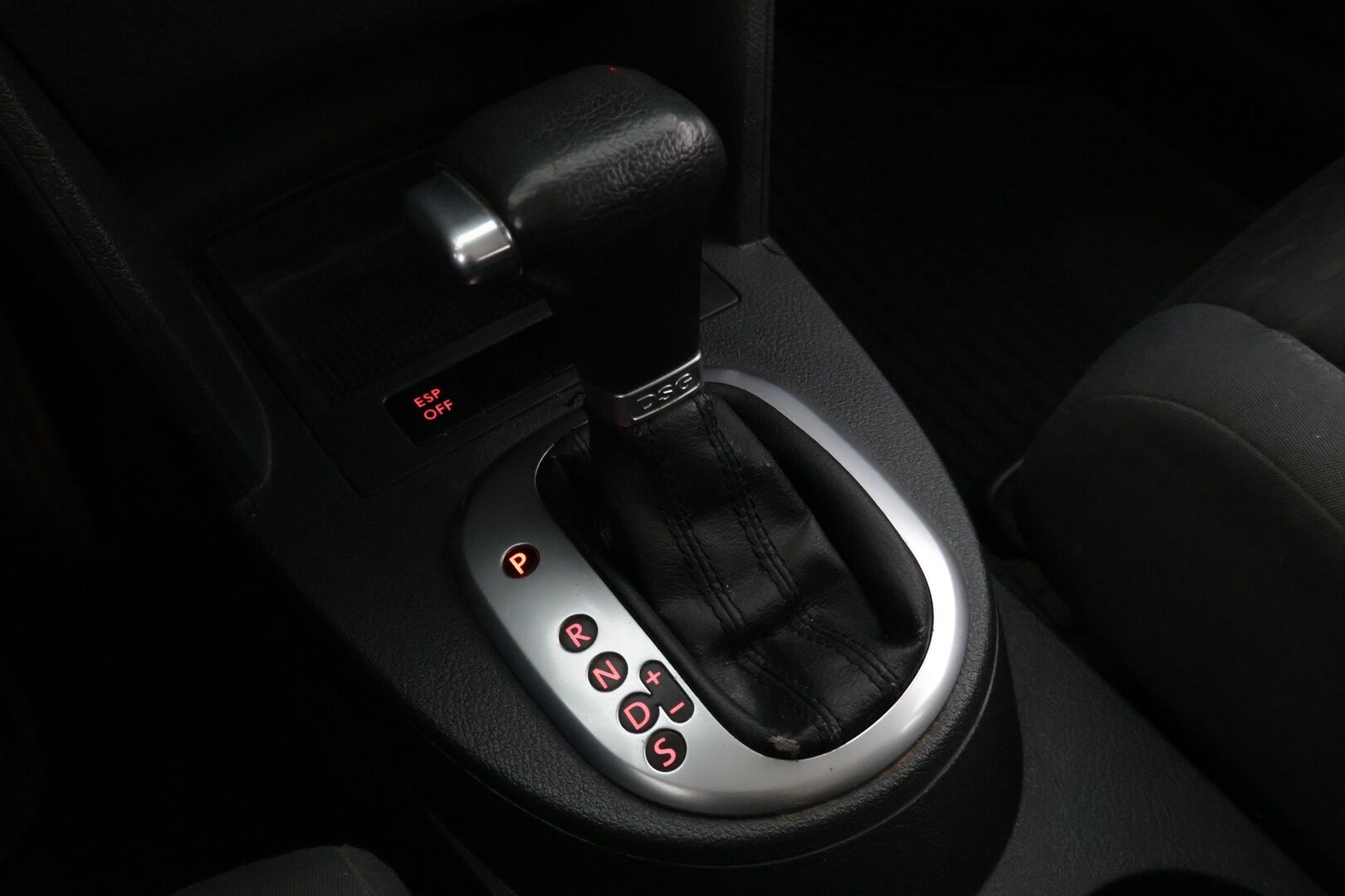 Volkswagen Touran 2008 Touran Conceptline 1,9 TDI 77 kW * YritysOutlet - Myydään vain yrityksille / Vakkari / P.tutkat / Vetokoukku / Lohkolämmitin * - * Tämä auto myydään YritysOutlet -valikoimasta vain yritykselle / Kahdet renkaat omilla alumiinivanteilla! *