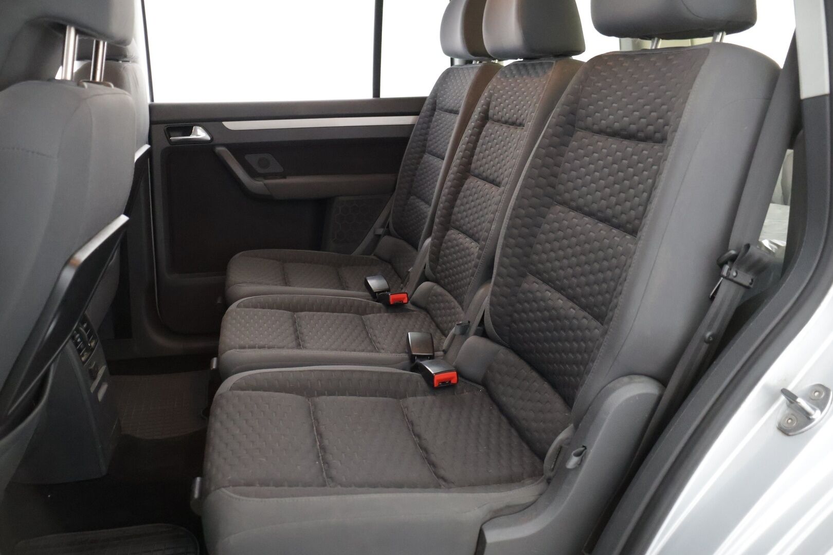 Volkswagen Touran 2008 Touran Conceptline 1,9 TDI 77 kW * YritysOutlet - Myydään vain yrityksille / Vakkari / P.tutkat / Vetokoukku / Lohkolämmitin * - * Tämä auto myydään YritysOutlet -valikoimasta vain yritykselle / Kahdet renkaat omilla alumiinivanteilla! *