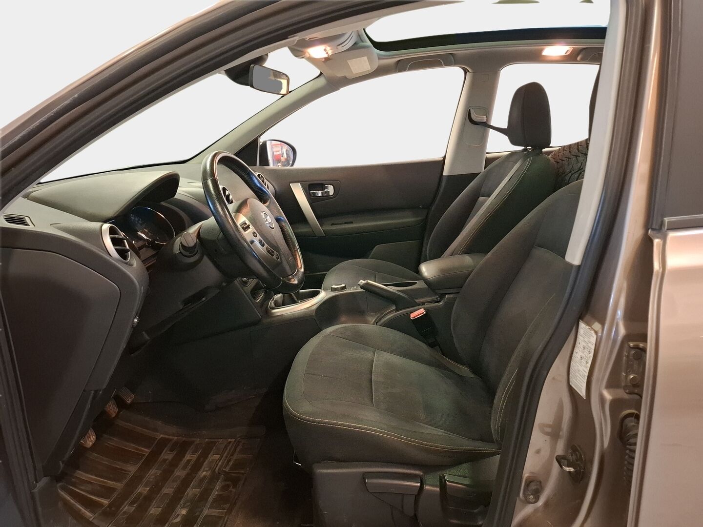 Nissan Qashqai 2010 2,0L Acenta 4WD 6M/T Roof Connect MY11 - Suomi-Auto | Vakkari | Vetokoukku | P. Kamera | LED-lisävalo |