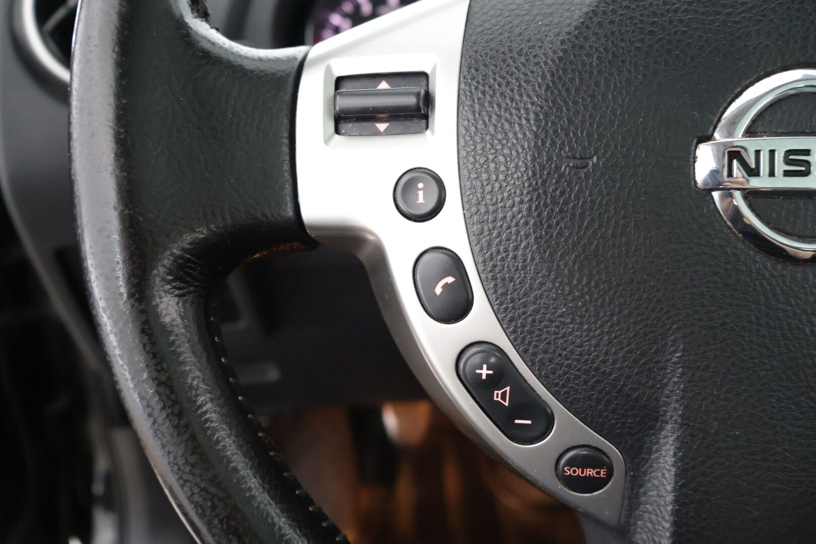 Nissan Qashqai+2 2011 1,6L Acenta 2WD 5MT MY10 *MYYDÄÄN HUUTOKAUPAT.COM*