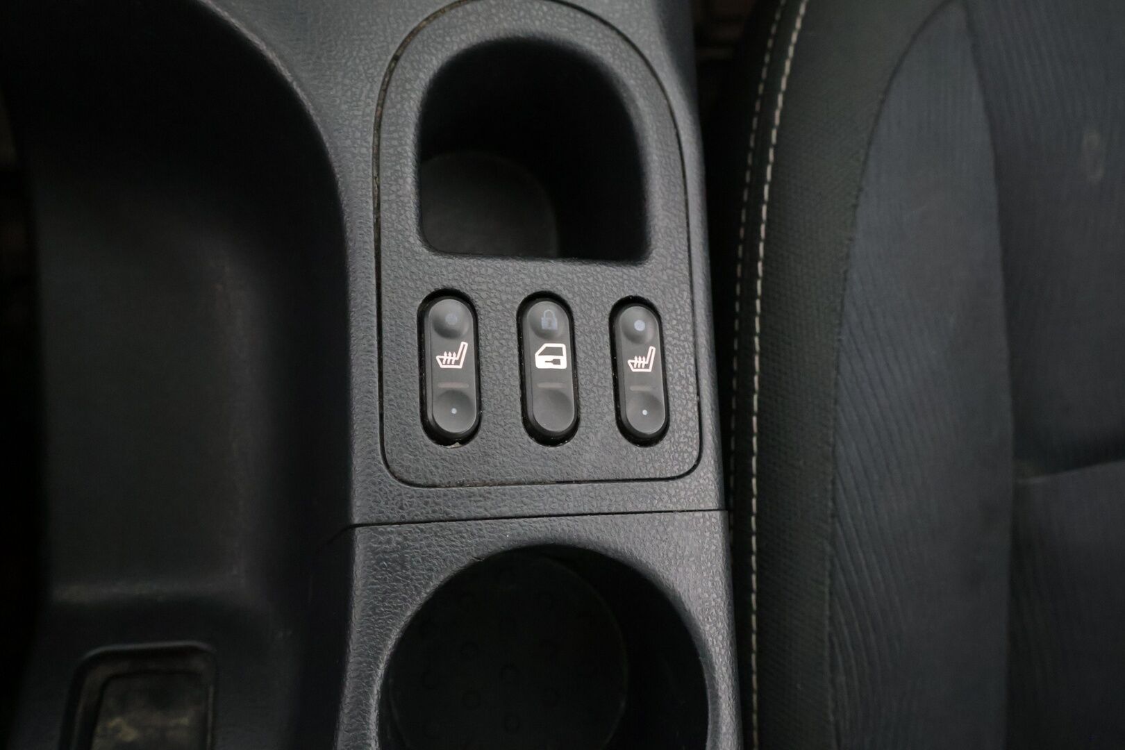 Nissan Qashqai+2 2011 1,6L Acenta 2WD 5MT MY10 *MYYDÄÄN HUUTOKAUPAT.COM*