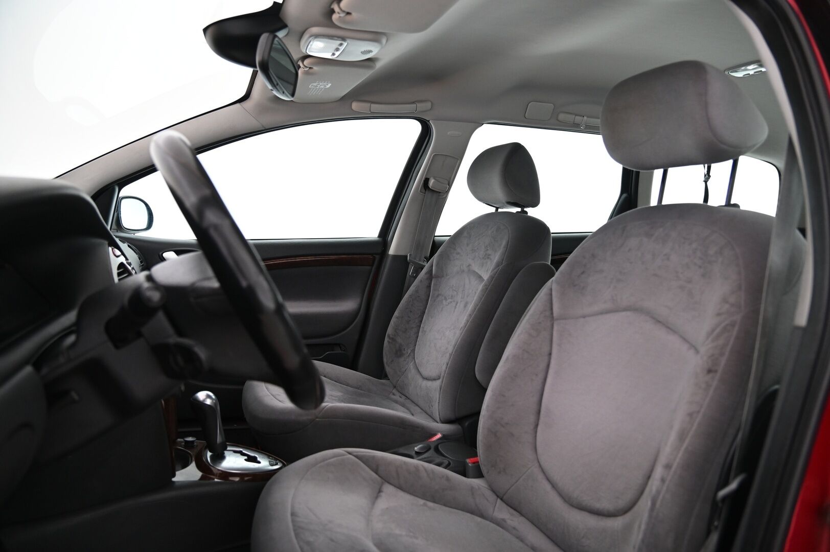Citroen C5 2004 *Myydään Huutokaupat.com* - *Ilmastointi / Koukku / 2x Vanteet ja renkaat*