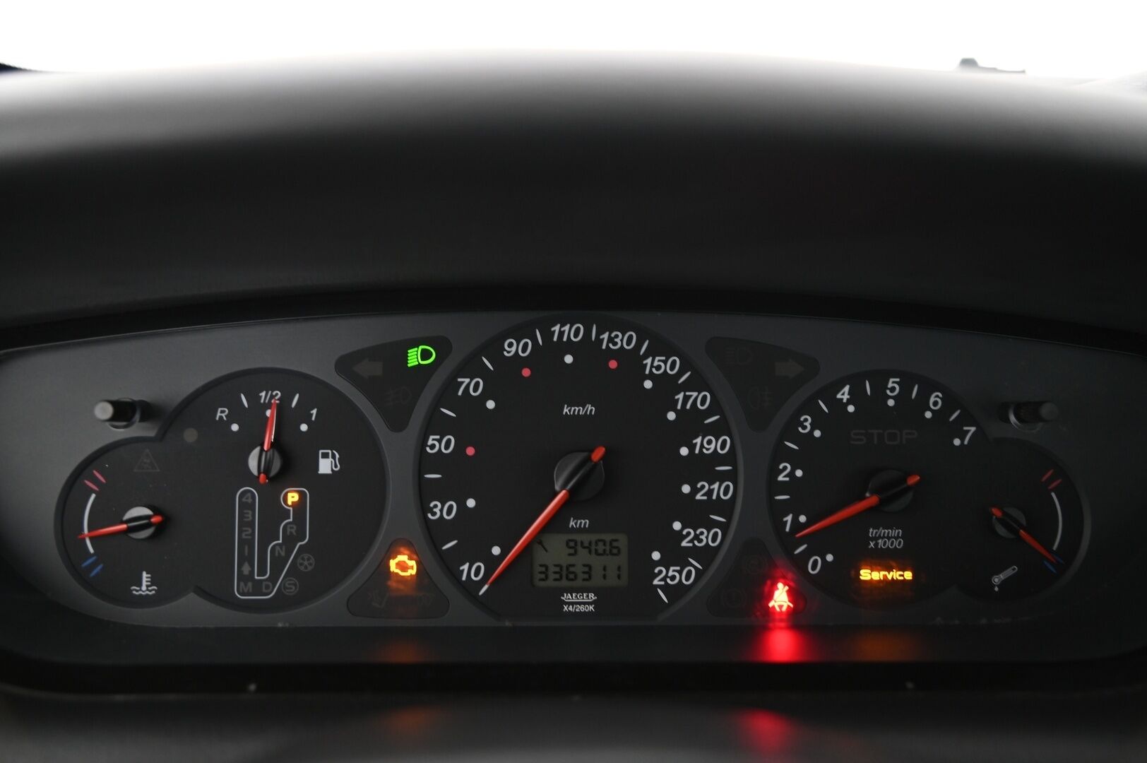 Citroen C5 2004 *Myydään Huutokaupat.com* - *Ilmastointi / Koukku / 2x Vanteet ja renkaat*