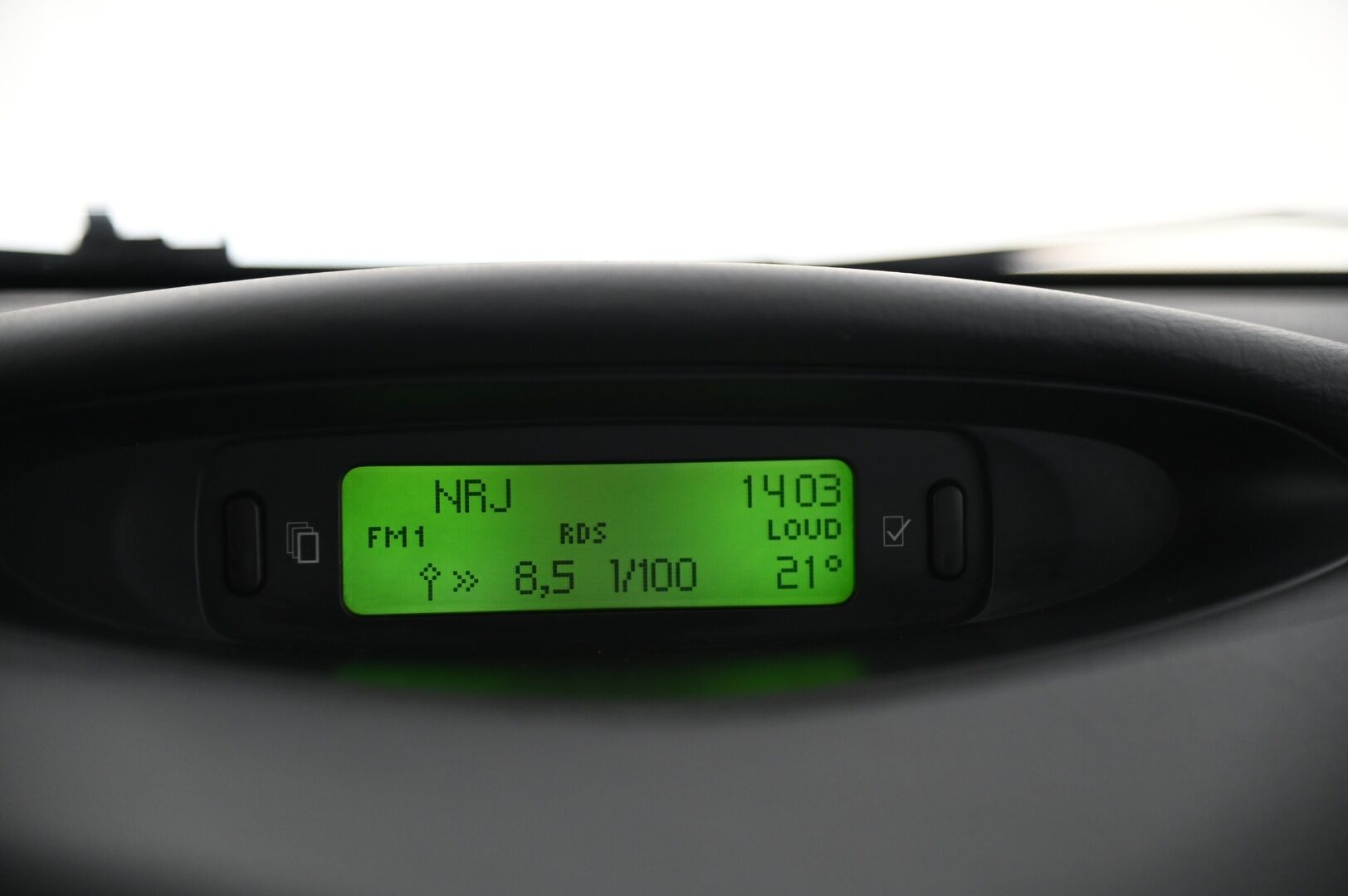 Citroen C5 2004 *Myydään Huutokaupat.com* - *Ilmastointi / Koukku / 2x Vanteet ja renkaat*