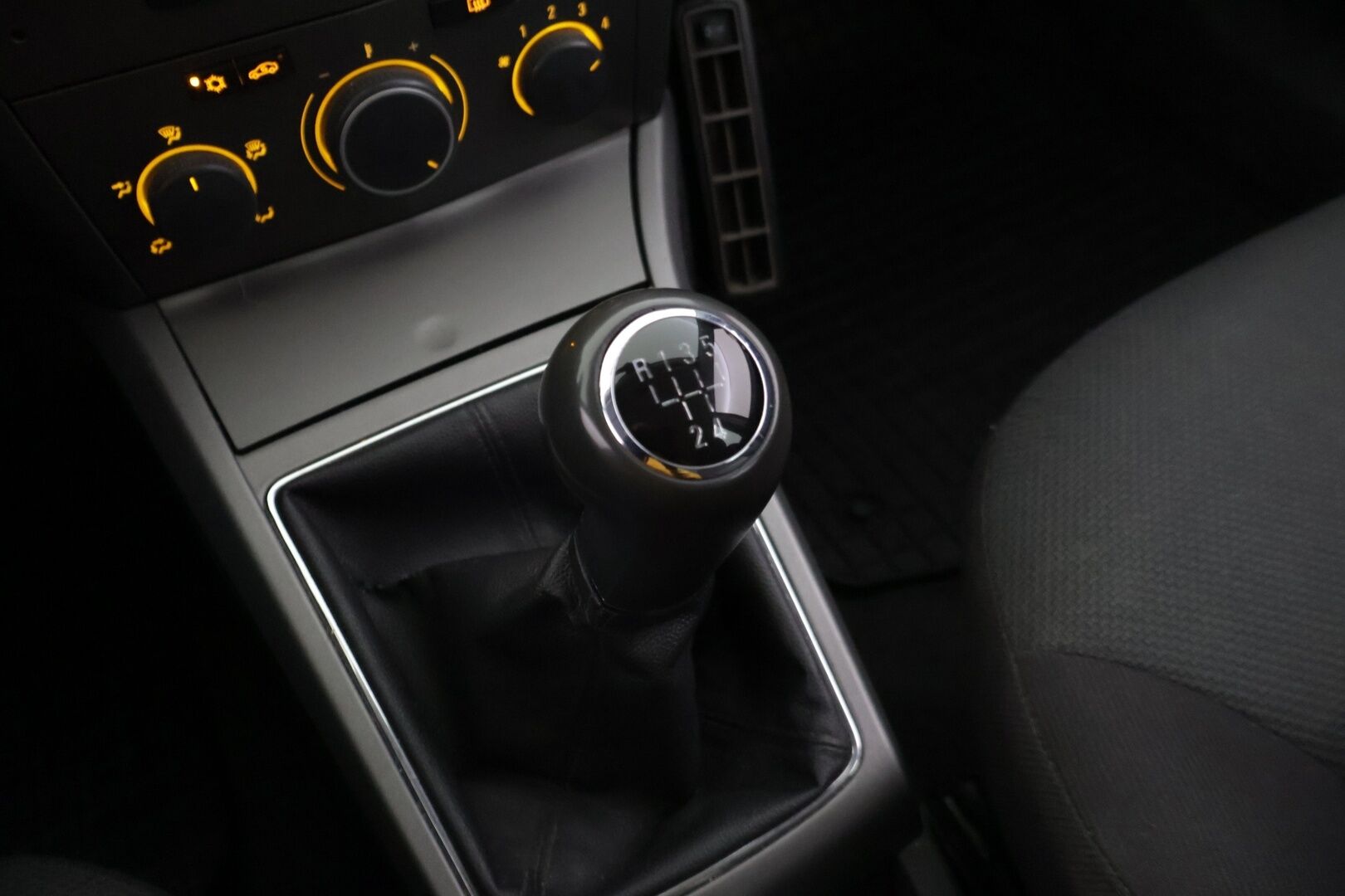 Opel Astra 2004 1,6 Eco Comfort 5d  *YritysOutlet - Myydään vain yrityksille* - *YritysOutlet - Myydään vain yrityksille*