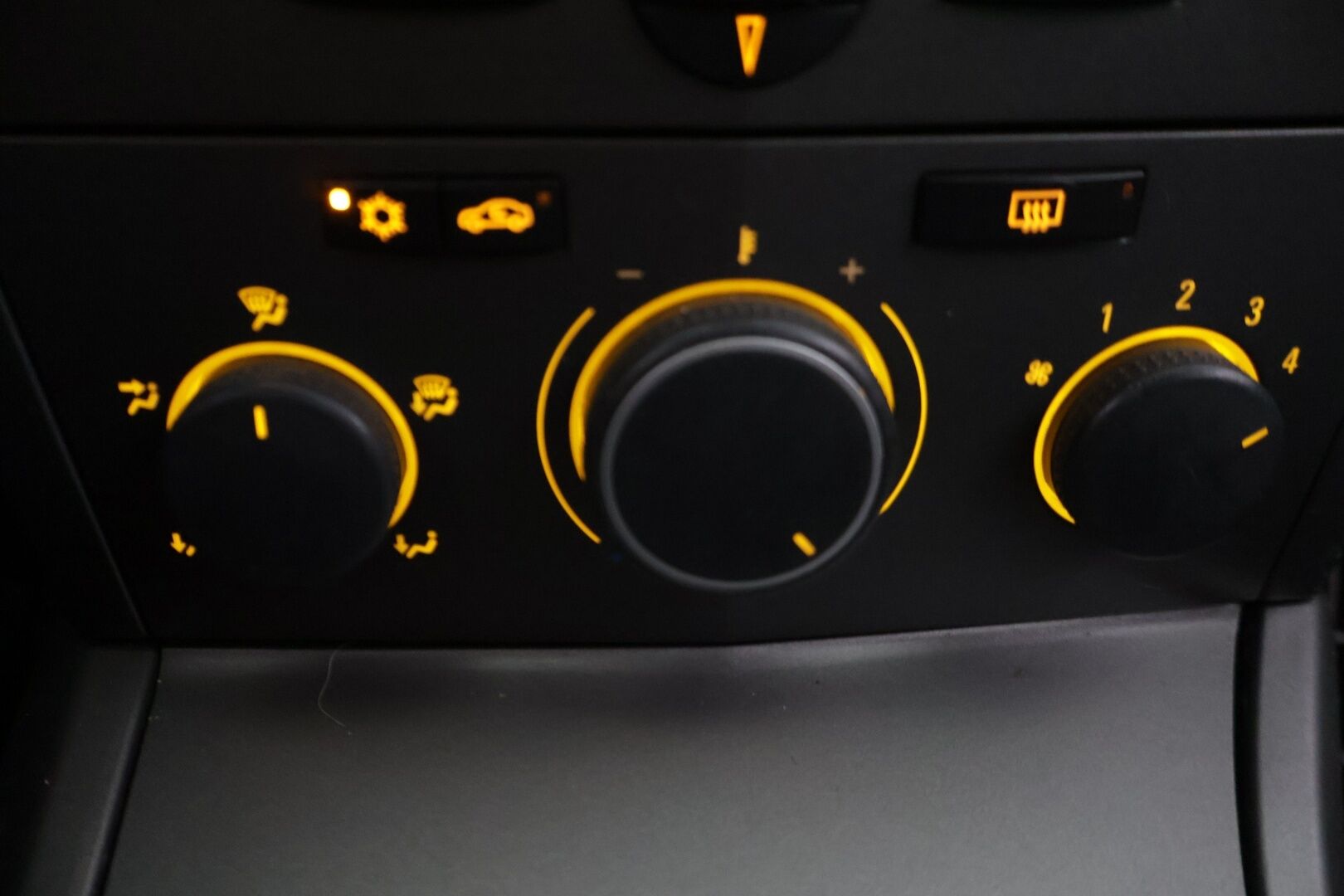 Opel Astra 2004 1,6 Eco Comfort 5d  *YritysOutlet - Myydään vain yrityksille* - *YritysOutlet - Myydään vain yrityksille*