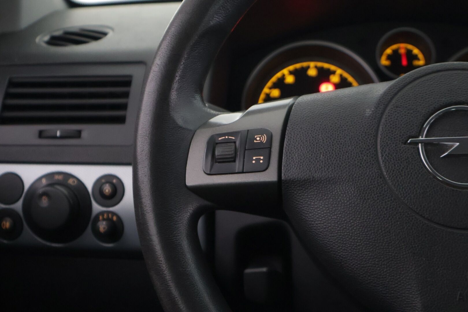 Opel Astra 2004 1,6 Eco Comfort 5d  *YritysOutlet - Myydään vain yrityksille* - *YritysOutlet - Myydään vain yrityksille*