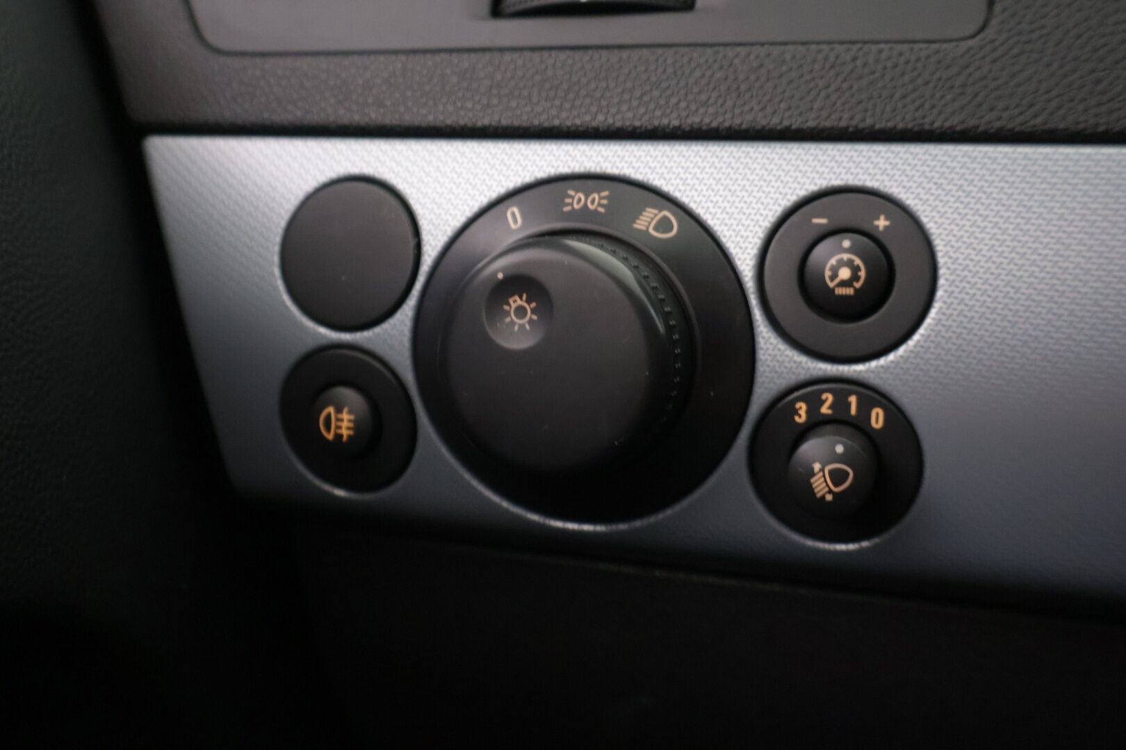 Opel Astra 2004 1,6 Eco Comfort 5d  *YritysOutlet - Myydään vain yrityksille* - *YritysOutlet - Myydään vain yrityksille*