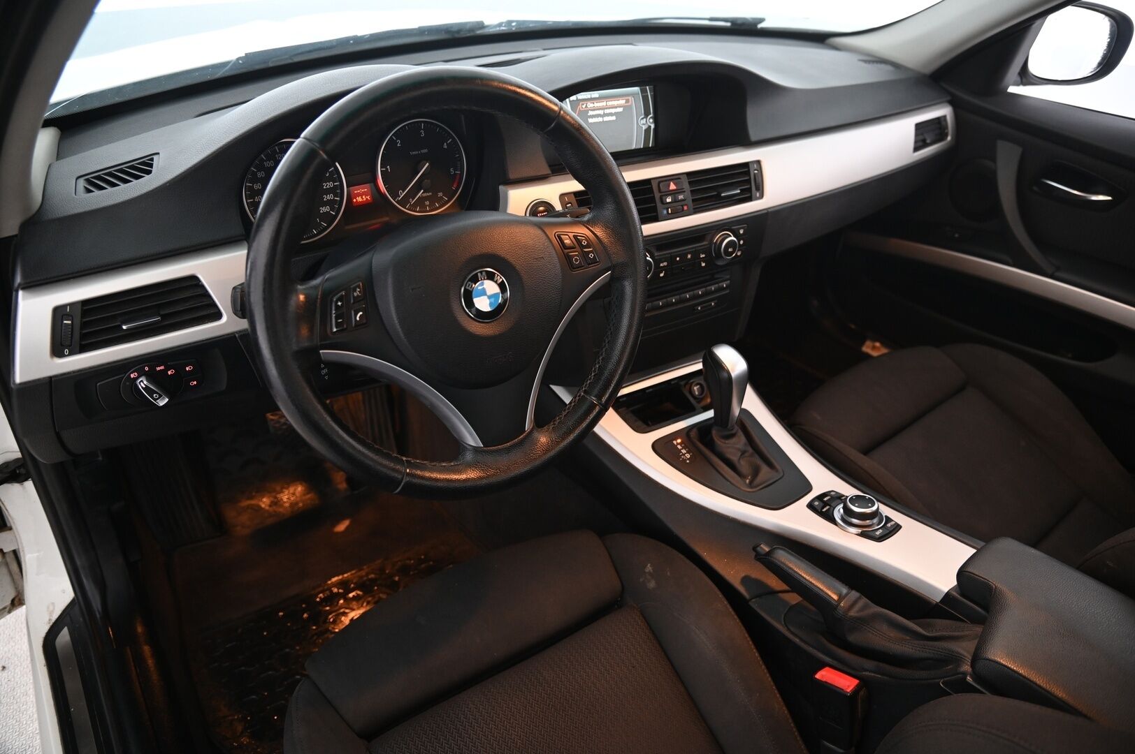 BMW 318 2011 A E90 Sedan Limited Business Edition - Myydään Huutokaupat.com