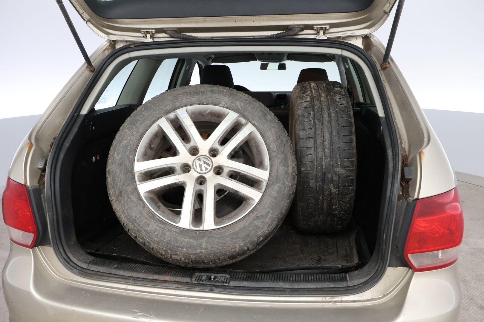 Volkswagen Golf 2009 Variant Sportline 2,0 TDI 103 kW PowerDiesel DSG *YritysOutlet -valikoimasta vain yritykselle!* - *Vetokoukku / Vakkari / 2x-renkaat / Lohko+sisä*  *YritysOutlet -Tämä auto myydään vain yrityksille!