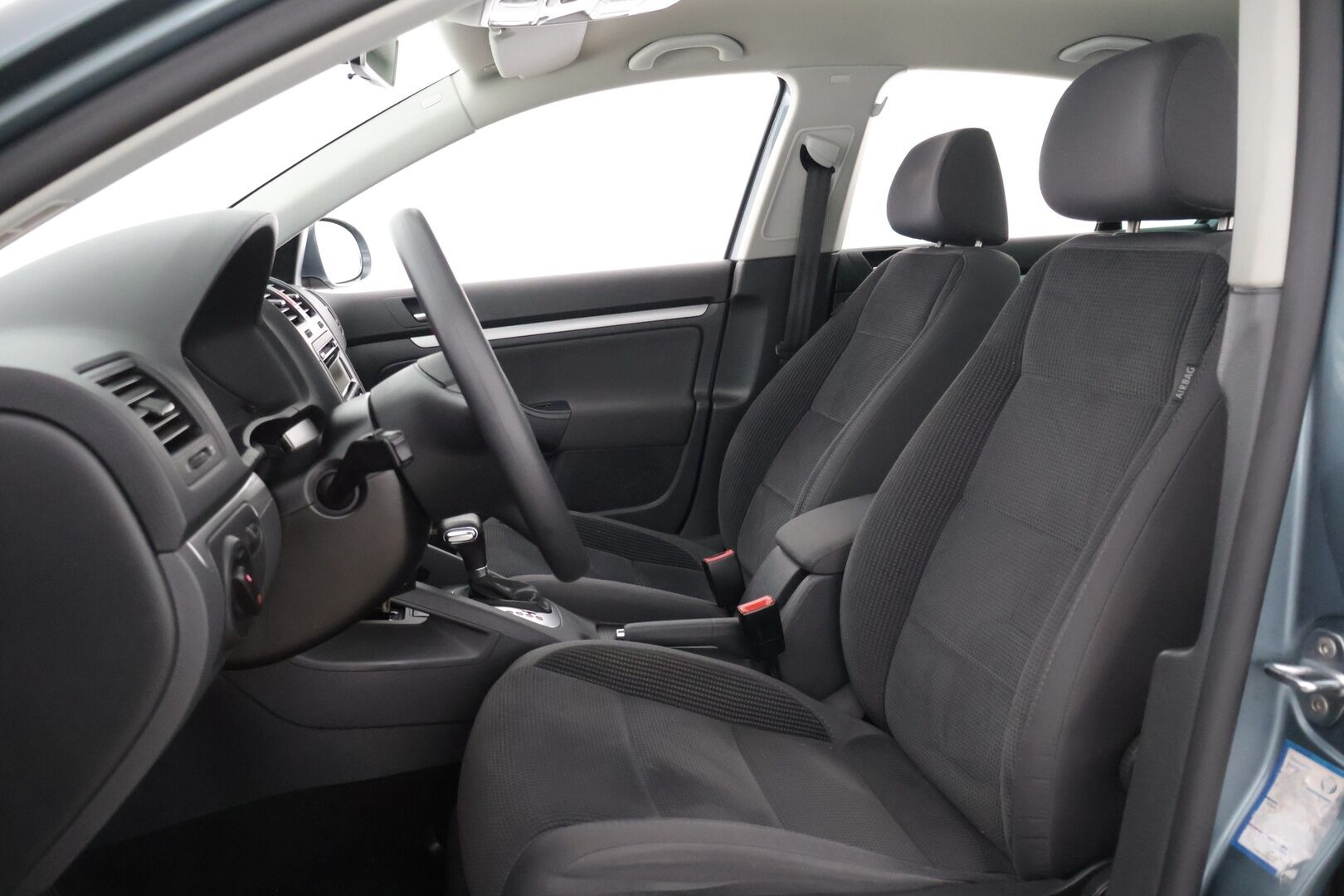 Volkswagen Jetta 2008 Comfortline 1,4 118 kW TSI, DSG-autom. *  Vakkari / Lohko + Sisä / Penkinlämmittimet / Suomi-auto * - * Vetokoukku / Xenon / Penkinlämmittimet / P-Tutka / Radio *