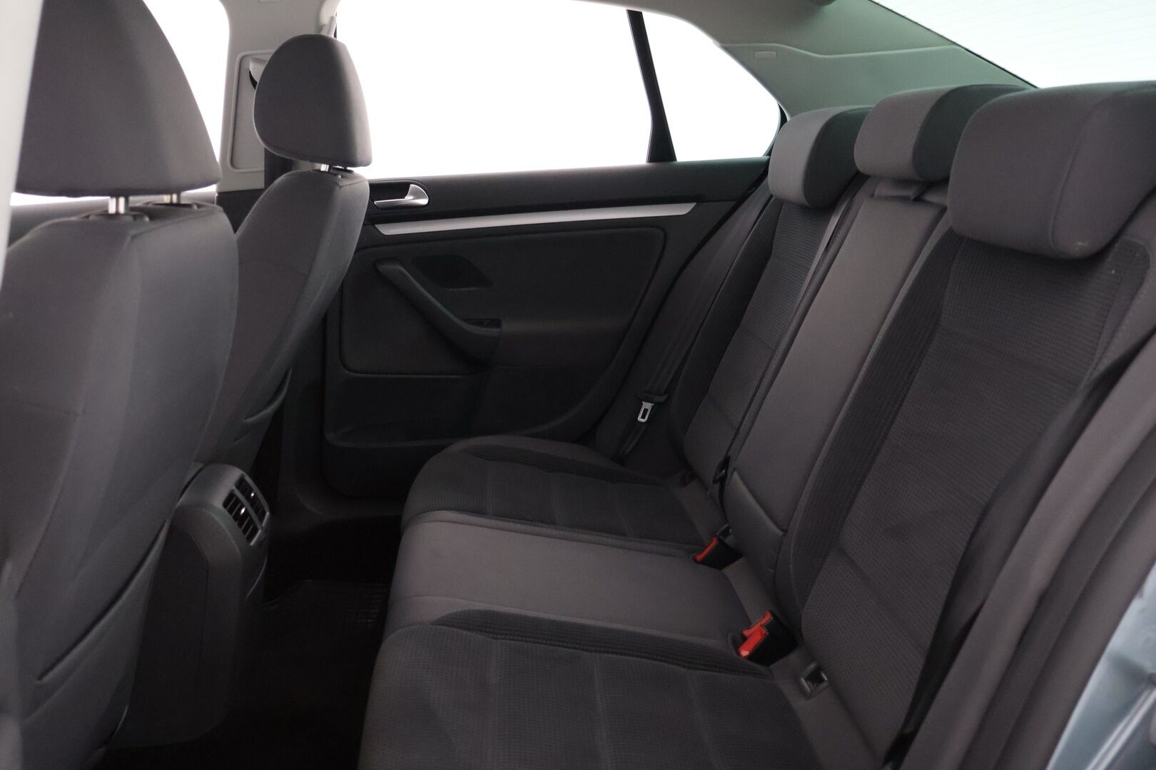 Volkswagen Jetta 2008 Comfortline 1,4 118 kW TSI, DSG-autom. *  Vakkari / Lohko + Sisä / Penkinlämmittimet / Suomi-auto * - * Vetokoukku / Xenon / Penkinlämmittimet / P-Tutka / Radio *