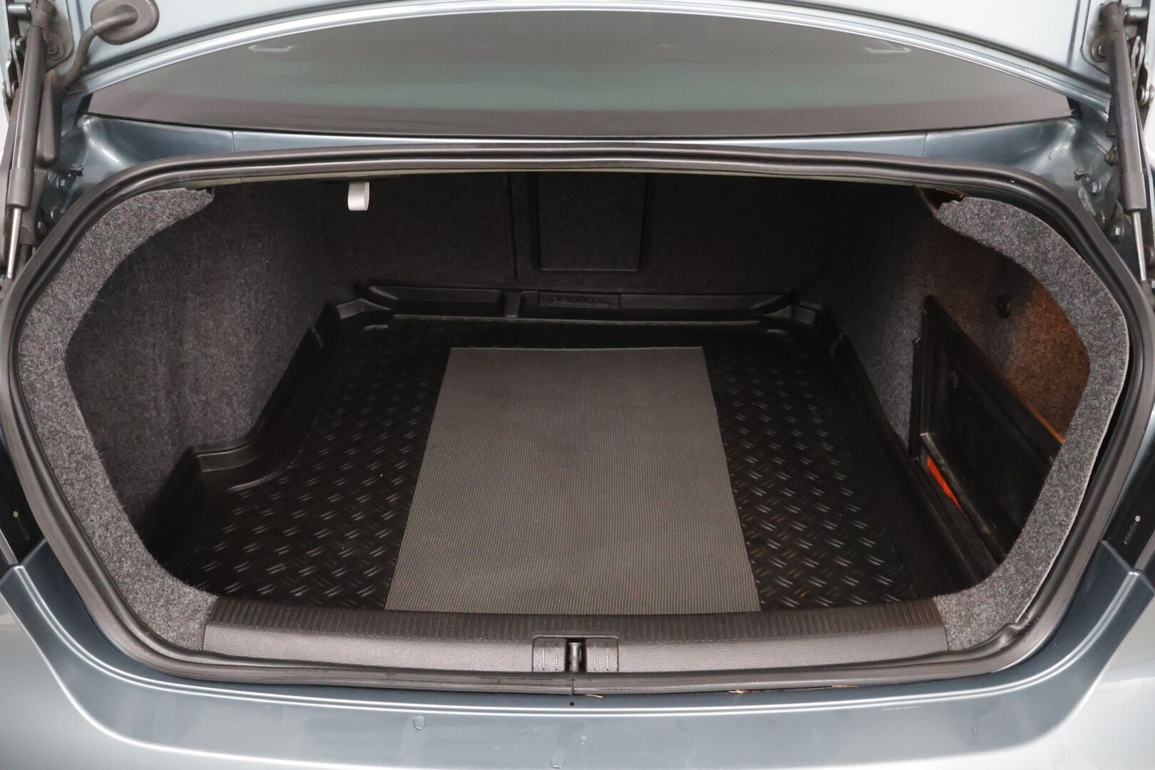 Volkswagen Jetta 2008 Comfortline 1,4 118 kW TSI, DSG-autom. *  Vakkari / Lohko + Sisä / Penkinlämmittimet / Suomi-auto * - * Vetokoukku / Xenon / Penkinlämmittimet / P-Tutka / Radio *