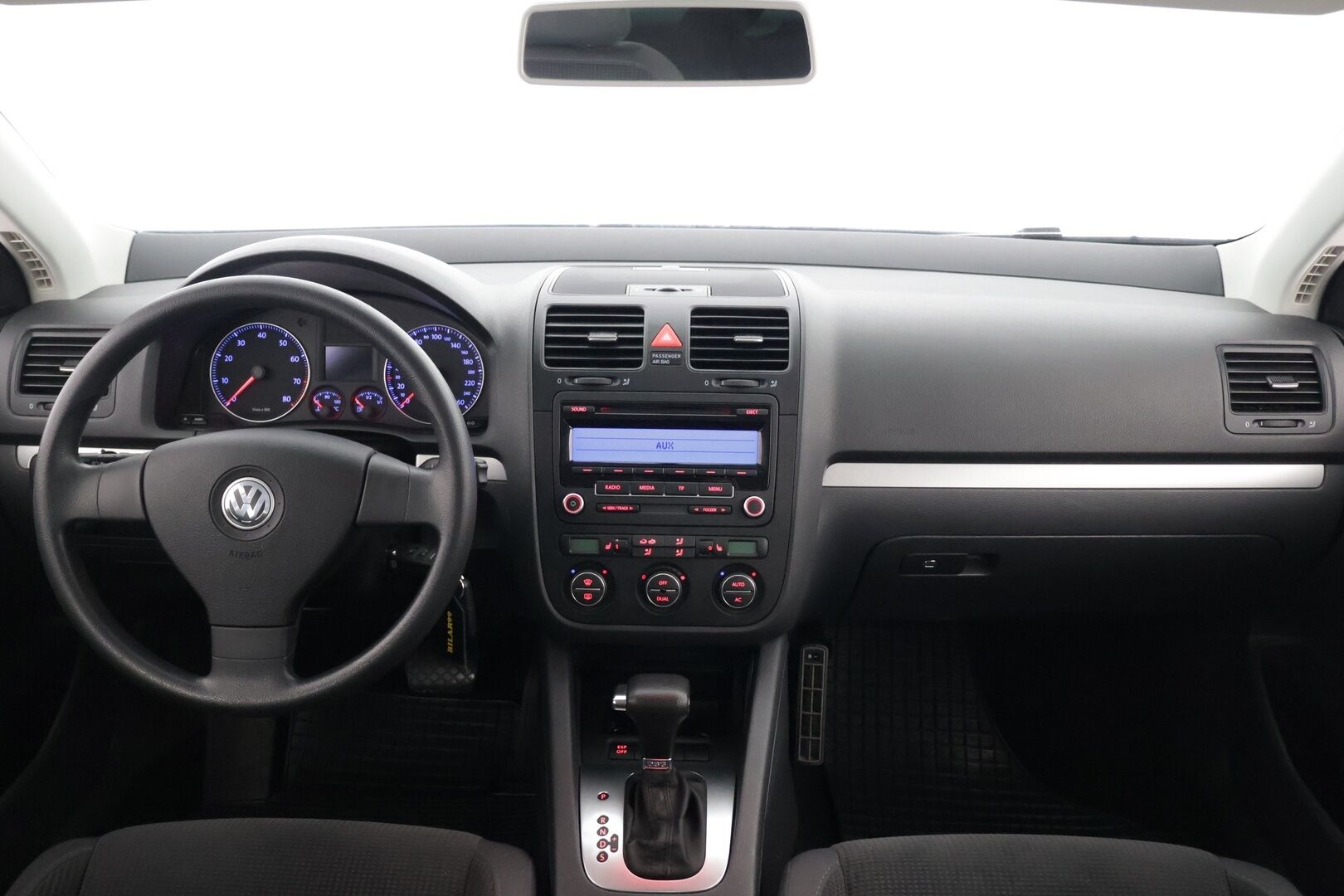 Volkswagen Jetta 2008 Comfortline 1,4 118 kW TSI, DSG-autom. *  Vakkari / Lohko + Sisä / Penkinlämmittimet / Suomi-auto * - * Vetokoukku / Xenon / Penkinlämmittimet / P-Tutka / Radio *