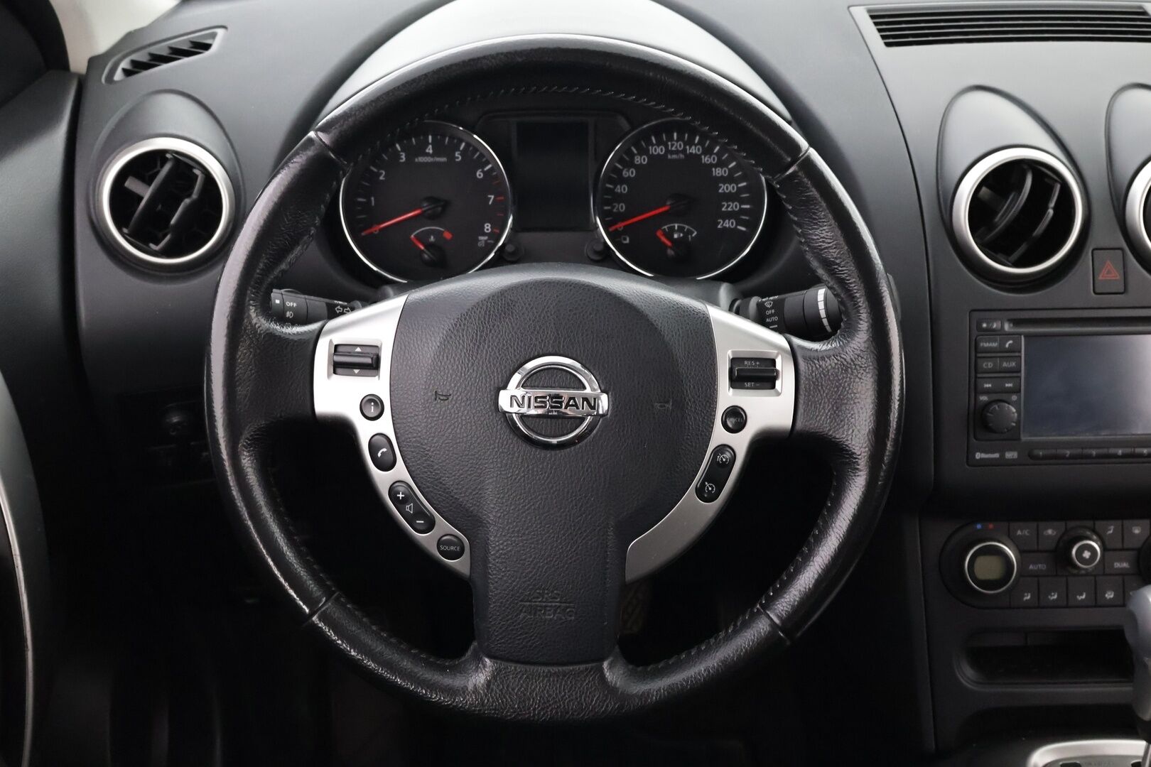 Nissan Qashqai 2011 2,0L Acenta 2WD CVT Connect MY11 - Suomiauto | Peruutuskamera | Vetokoukku | Vakkari | Lohko&Sisälämmitin | 2x renkaat | Metalliväri | Juuri saapunut