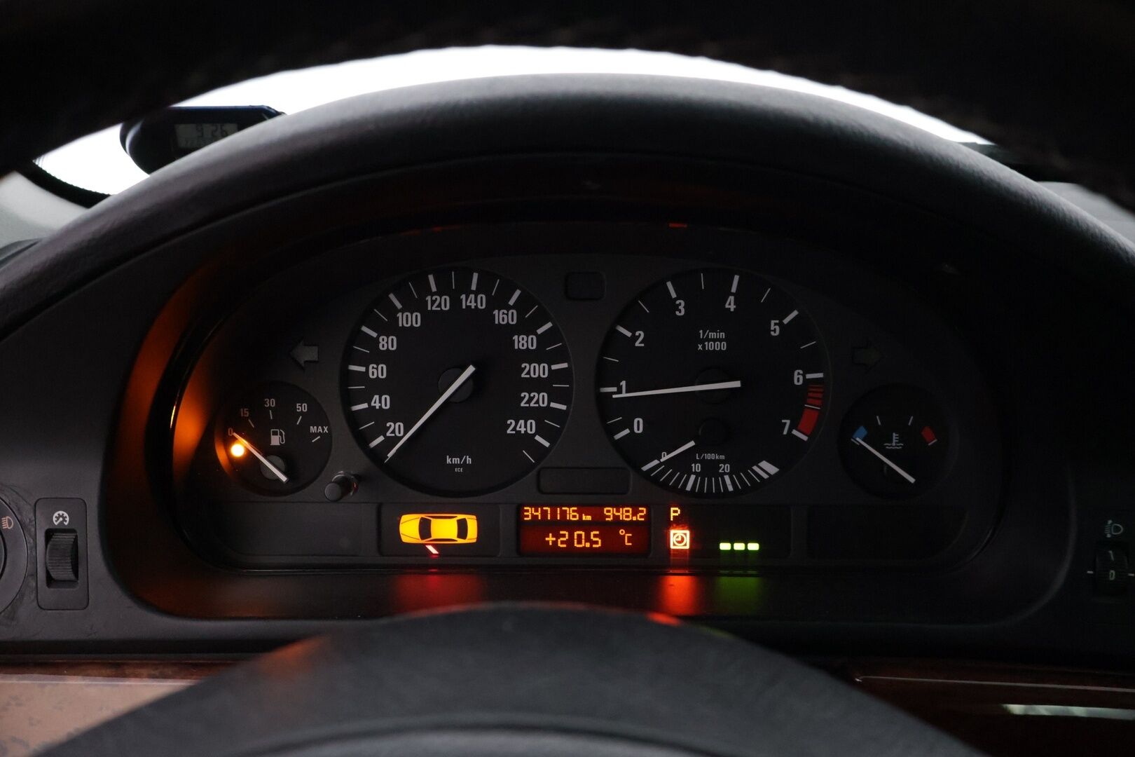 BMW 528 2000 E39 Sedan *- YritysOutlet - Myydään vain yrityksille* Facelift* - *M-Ratti / SähköNahat Muistilla / Rondell 0058 Vanteet / Kattoluukku /  Vakkari*