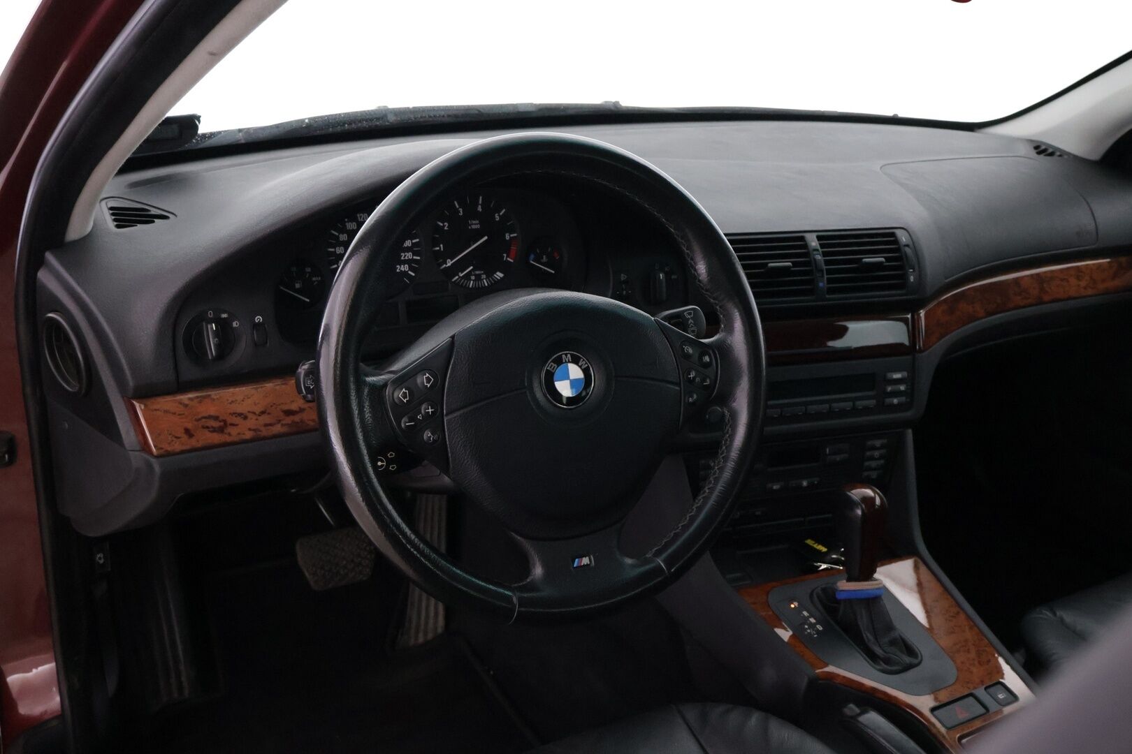 BMW 528 2000 E39 Sedan *- YritysOutlet - Myydään vain yrityksille* Facelift* - *M-Ratti / SähköNahat Muistilla / Rondell 0058 Vanteet / Kattoluukku /  Vakkari*