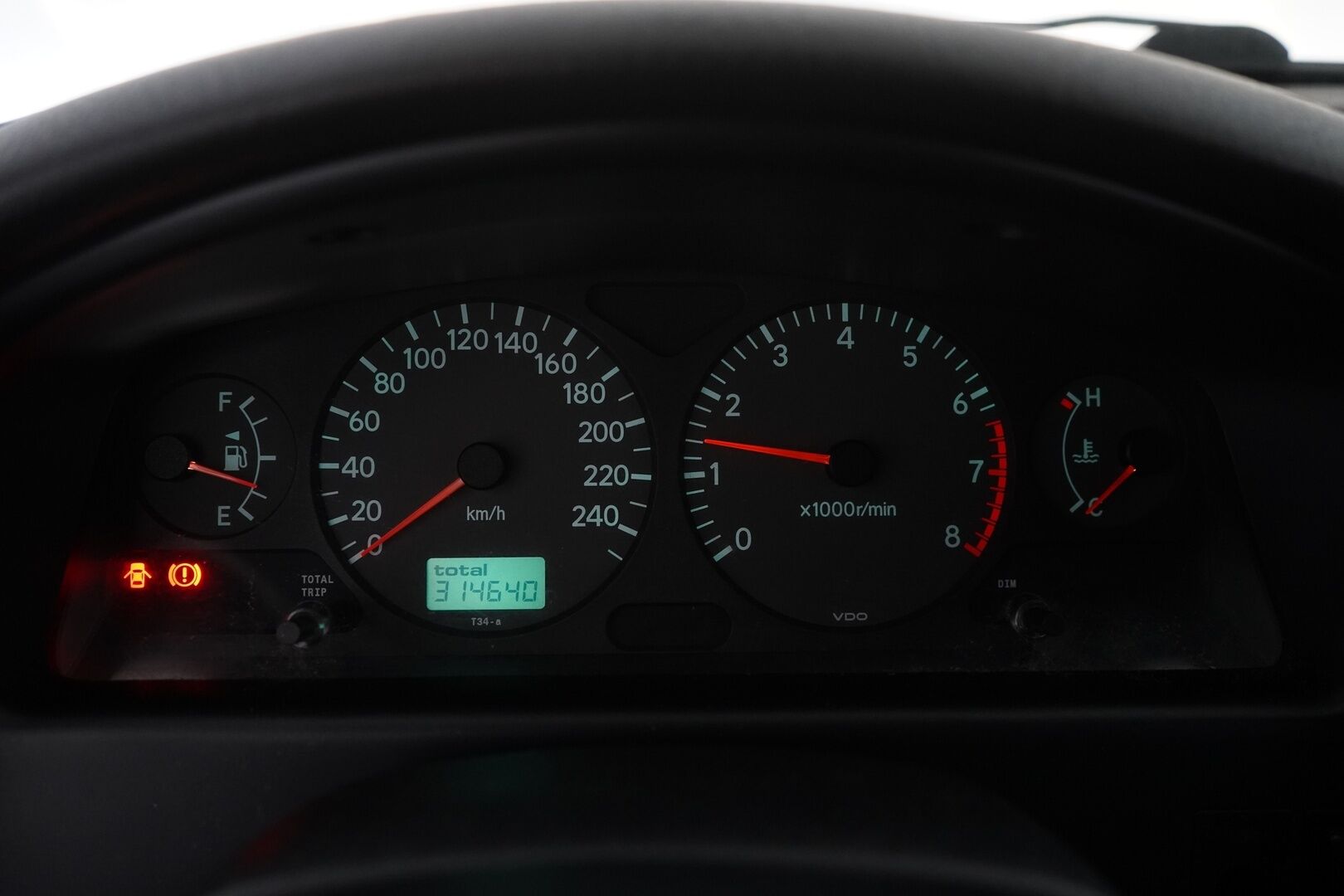 Toyota Avensis 2001 1.6 VVT-i Linea Terra * Myydään huutokaupat.com sivulla!*