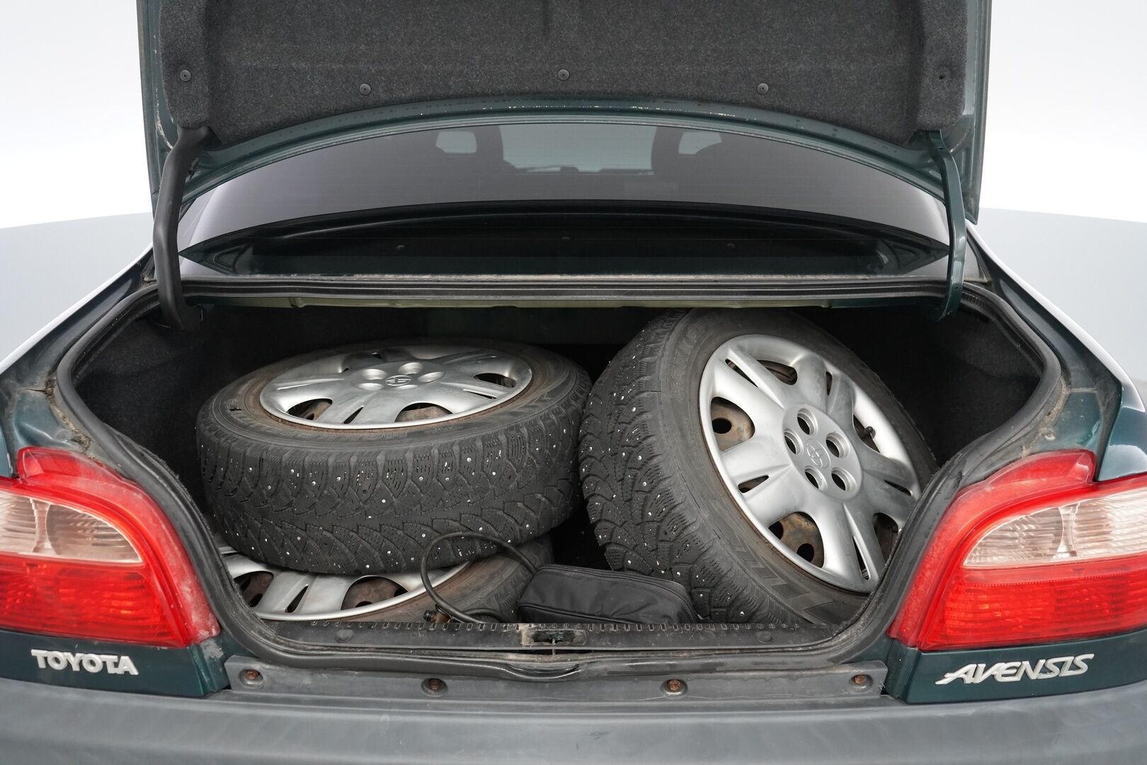 Toyota Avensis 2001 1.6 VVT-i Linea Terra * Myydään huutokaupat.com sivulla!*