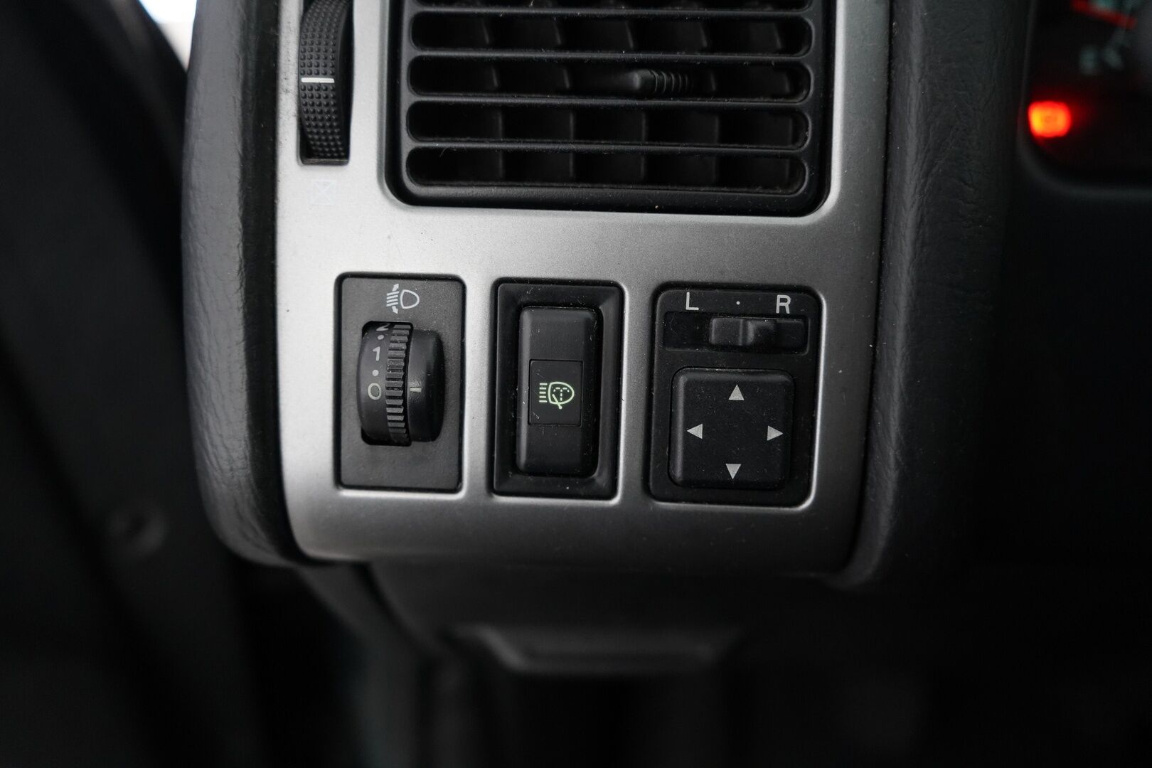 Toyota Avensis 2001 1.6 VVT-i Linea Terra * Myydään huutokaupat.com sivulla!*