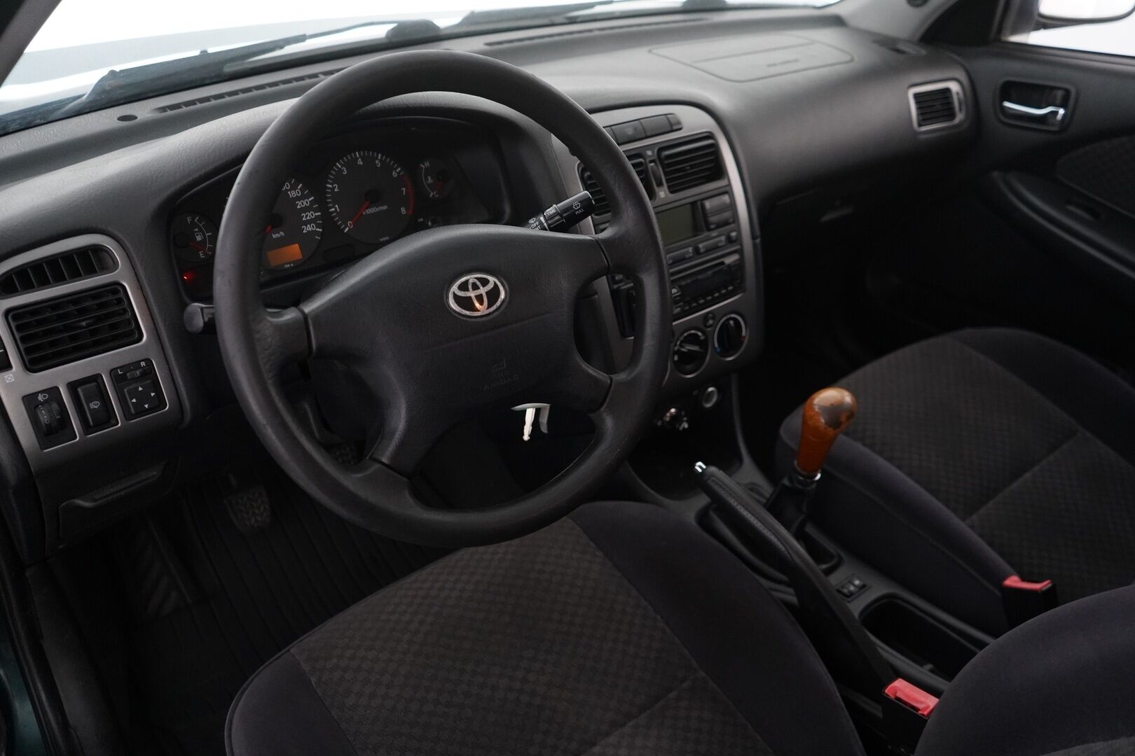 Toyota Avensis 2001 1.6 VVT-i Linea Terra * YritysOutlet - Myydään vain yrityksille *