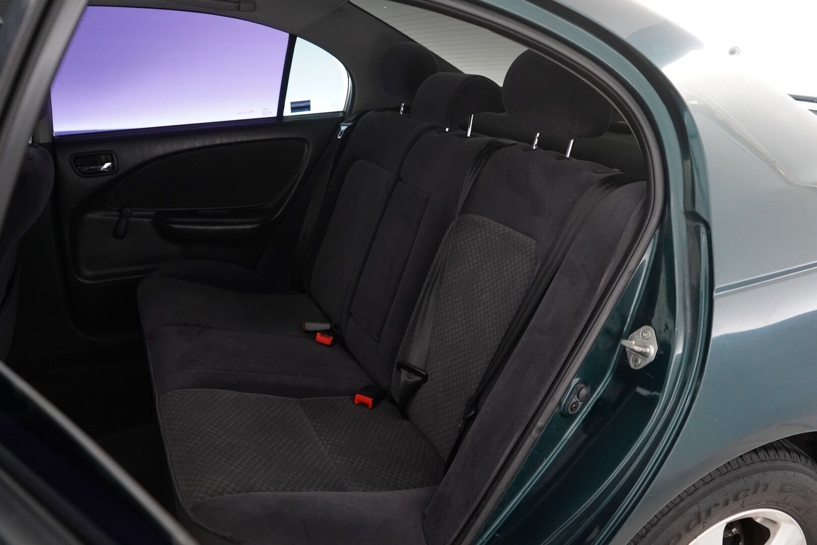 Toyota Avensis 2001 1.6 VVT-i Linea Terra * Myydään huutokaupat.com sivulla!*
