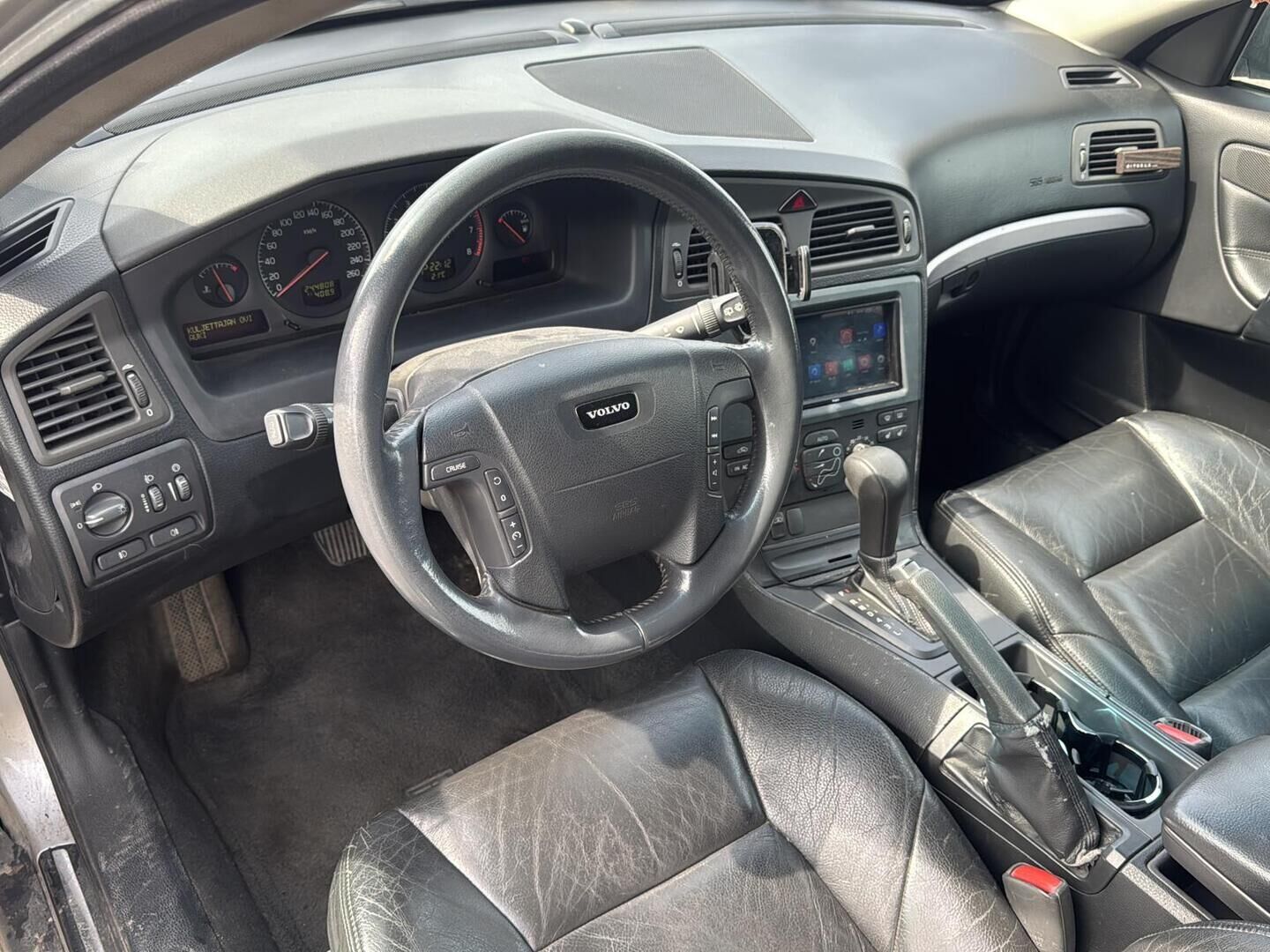 Volvo V70 2002 2,4T aut. *YritysOulet - Myydään vain Yrityksille* - | Juuri katsastettu | Nahkapenkit | Koukku | Lohko