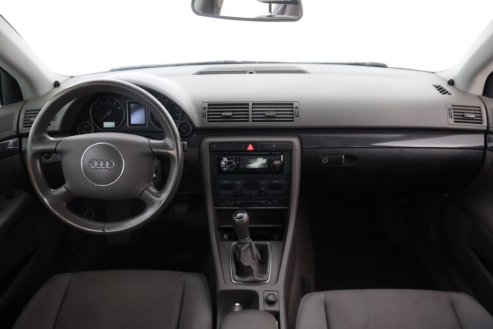 Audi A4 2004 4D A4 SEDAN 2.0-8E/266 *MYYDÄÄN HUUTOKAUPAT.COM*