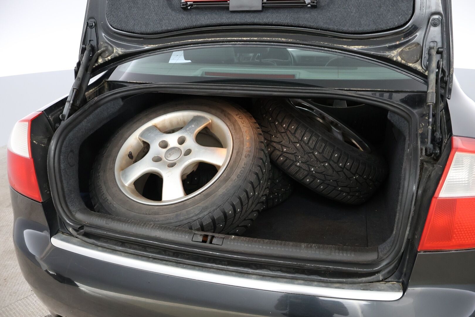 Audi A4 2004 4D A4 SEDAN 2.0-8E/266 *MYYDÄÄN HUUTOKAUPAT.COM*