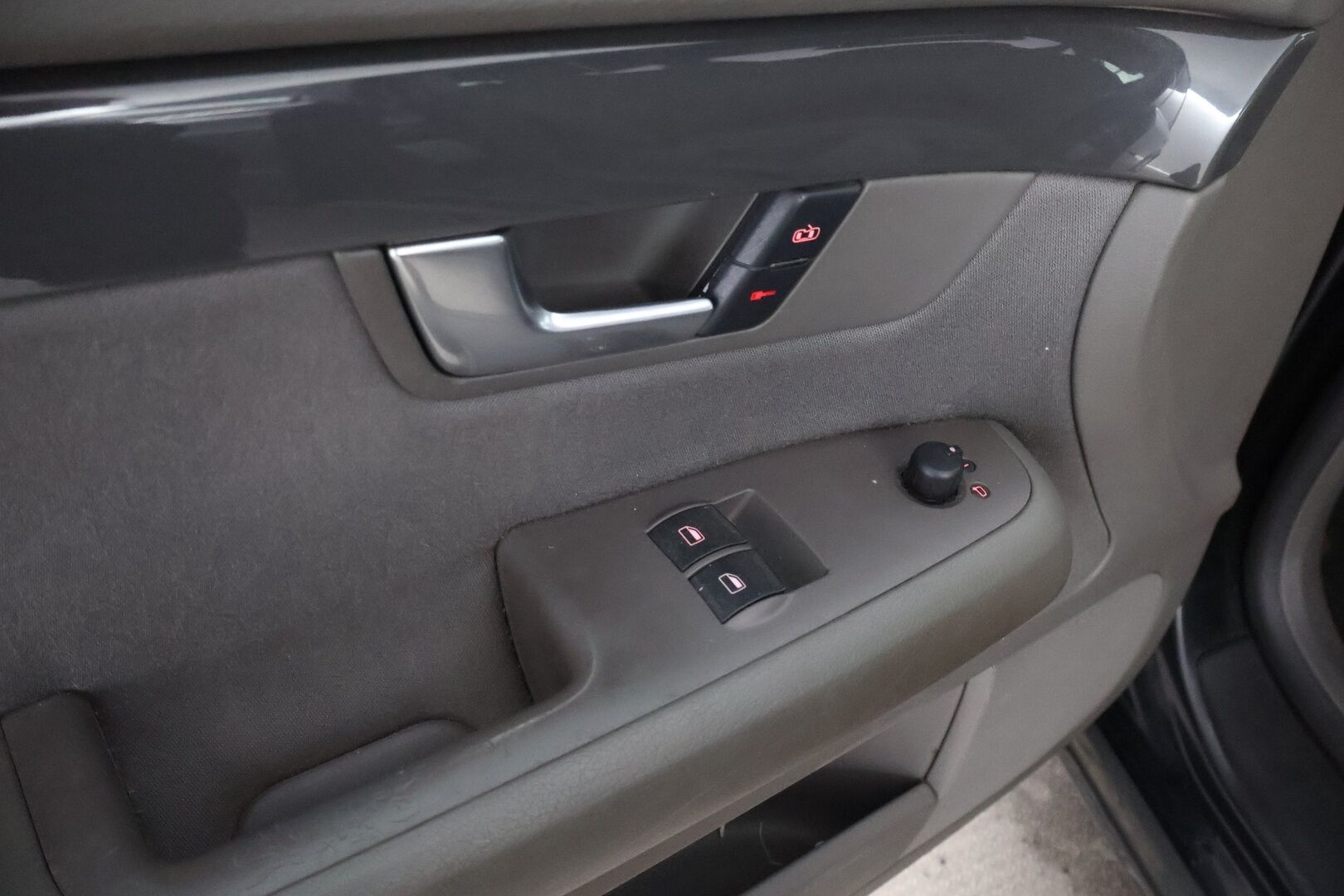 Audi A4 2004 4D A4 SEDAN 2.0-8E/266 *MYYDÄÄN HUUTOKAUPAT.COM*