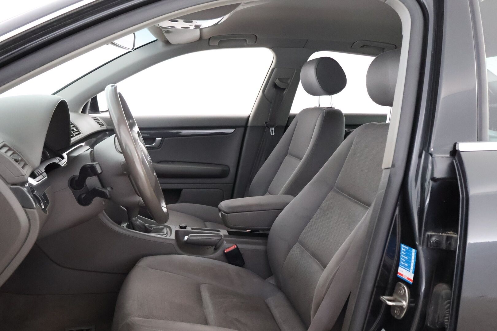 Audi A4 2004 4D A4 SEDAN 2.0-8E/266 *MYYDÄÄN HUUTOKAUPAT.COM*