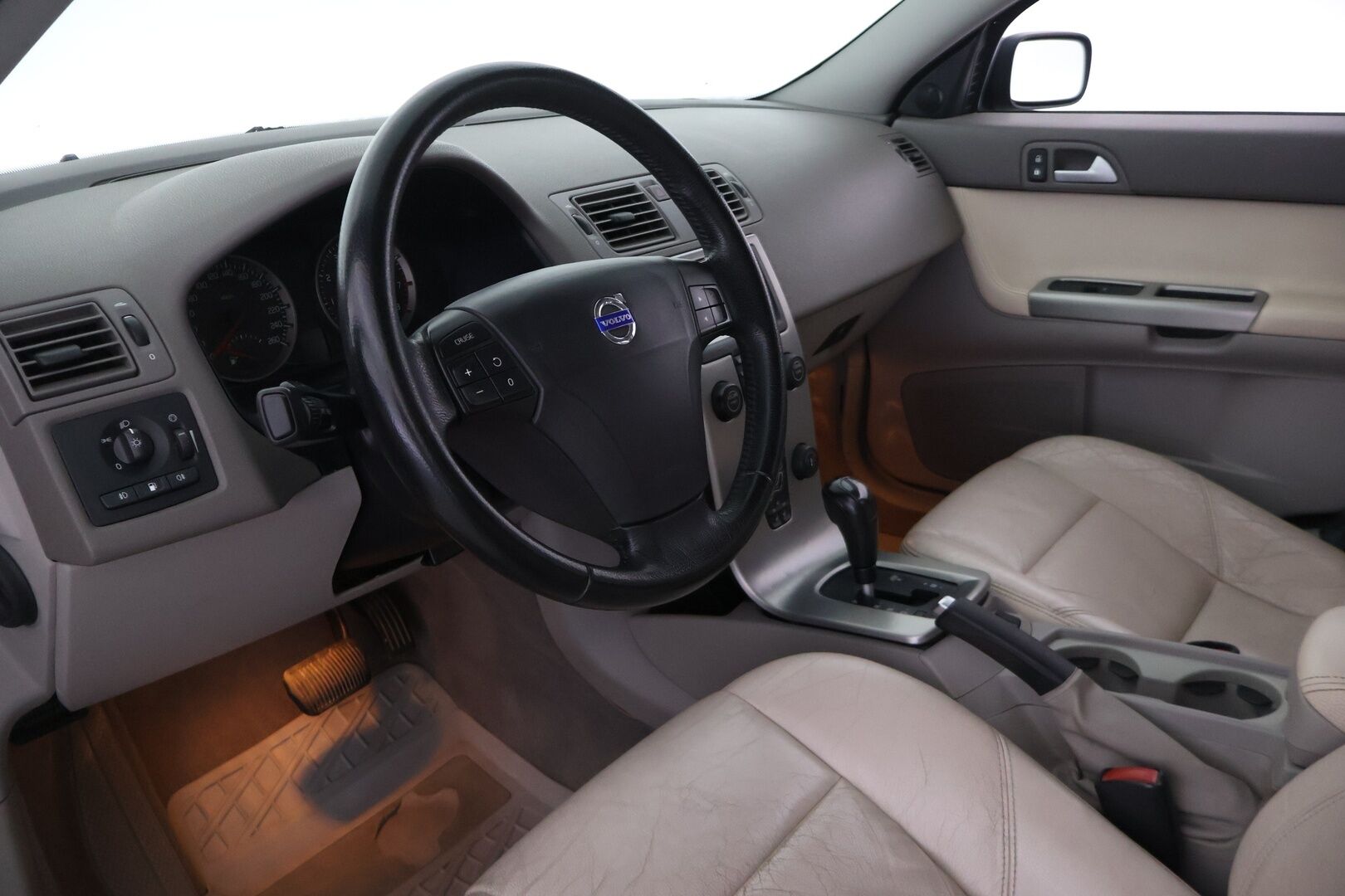 Volvo V50 2006 T5 AWD Summum BUSINESS YritysOutlet - Myydään vain yrityksille - | Neliveto | lohko+sisä | Lisävalo | kuljettajanistuin muistilla | nahkapenkit |