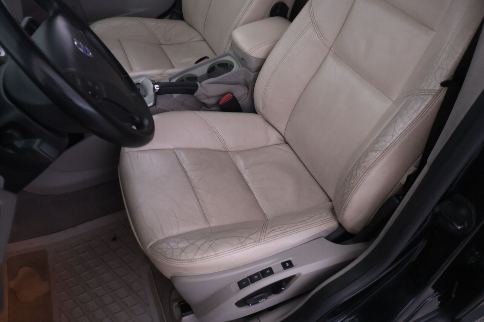 Volvo V50 2006 T5 AWD Summum BUSINESS YritysOutlet - Myydään vain yrityksille - | Neliveto | lohko+sisä | Lisävalo | kuljettajanistuin muistilla | nahkapenkit |
