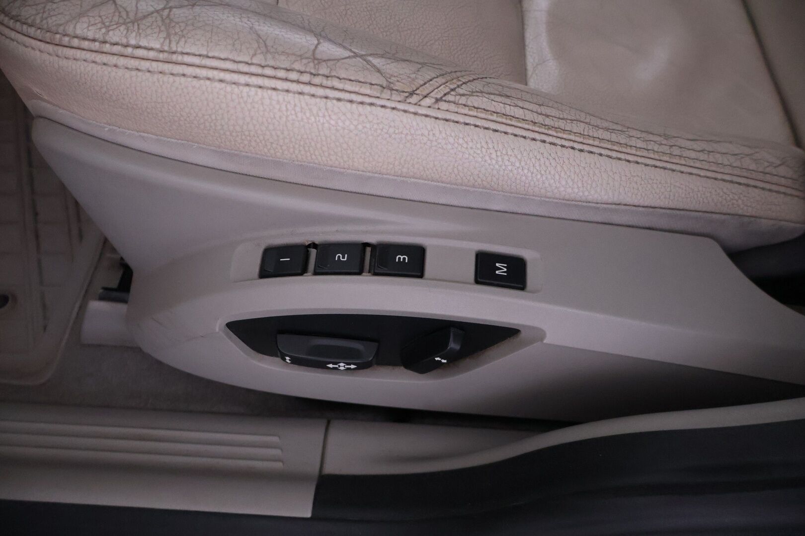 Volvo V50 2006 T5 AWD Summum BUSINESS YritysOutlet - Myydään vain yrityksille - | Neliveto | lohko+sisä | Lisävalo | kuljettajanistuin muistilla | nahkapenkit |