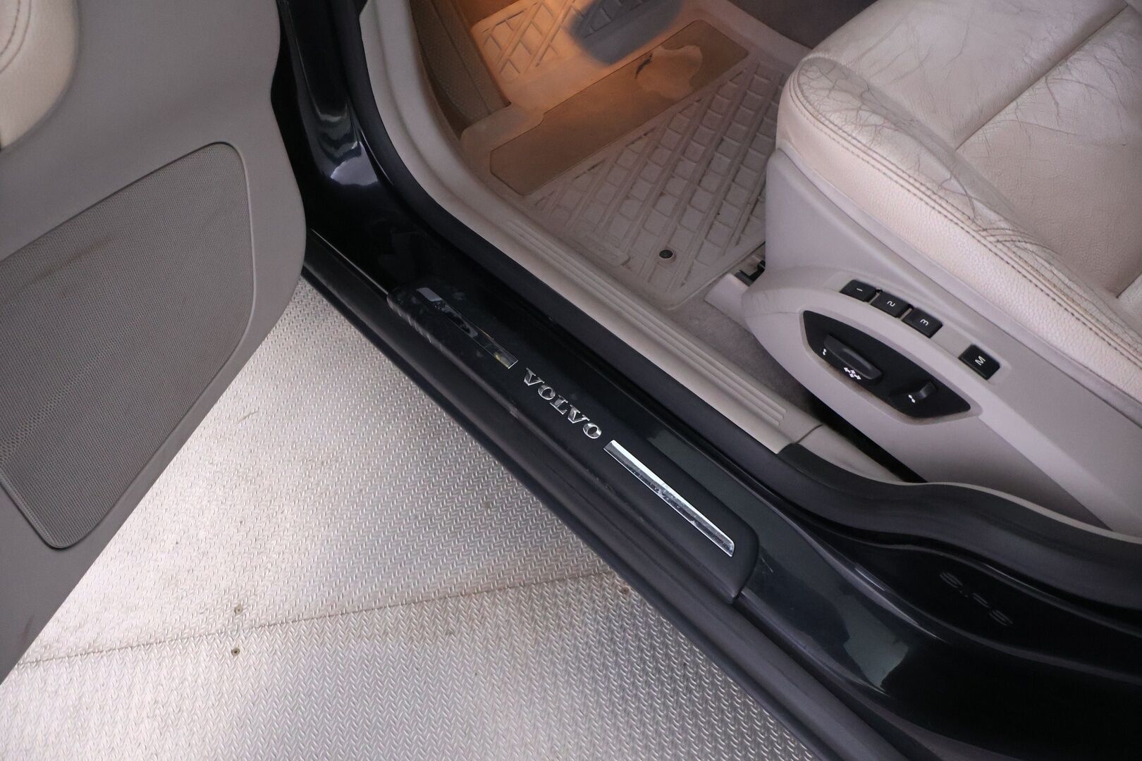 Volvo V50 2006 T5 AWD Summum BUSINESS YritysOutlet - Myydään vain yrityksille - | Neliveto | lohko+sisä | Lisävalo | kuljettajanistuin muistilla | nahkapenkit |