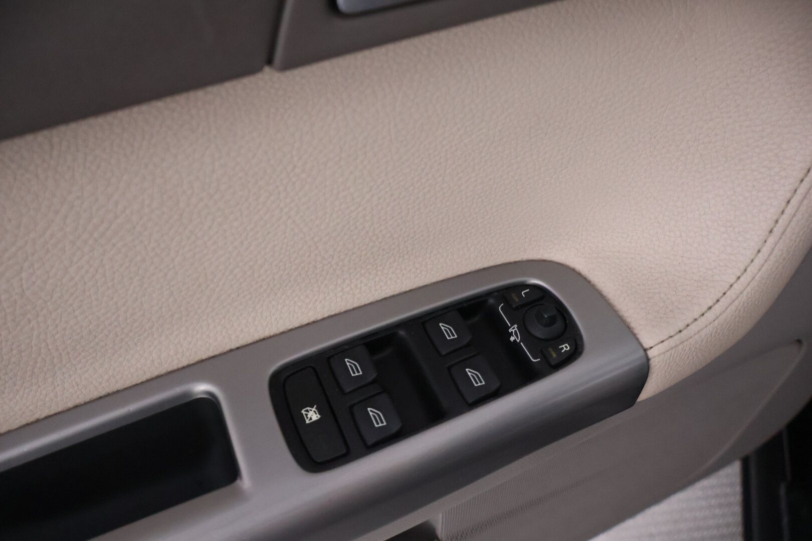 Volvo V50 2006 T5 AWD Summum BUSINESS YritysOutlet - Myydään vain yrityksille - | Neliveto | lohko+sisä | Lisävalo | kuljettajanistuin muistilla | nahkapenkit |