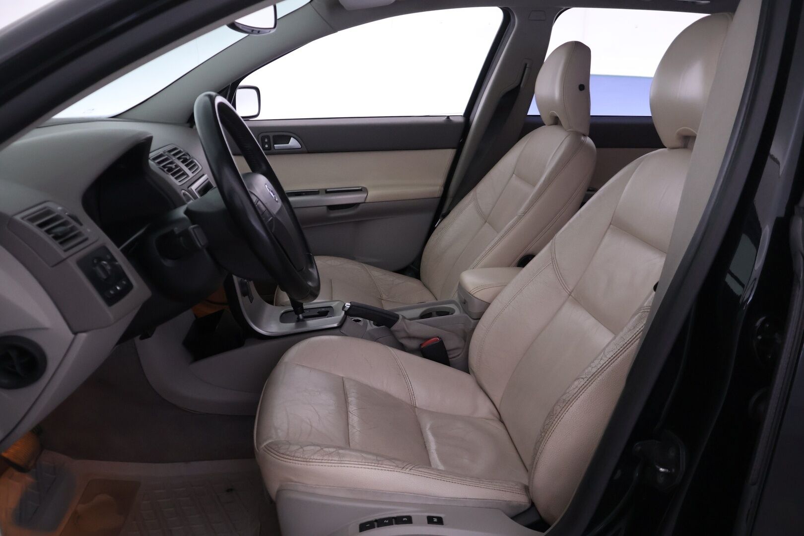 Volvo V50 2006 T5 AWD Summum BUSINESS YritysOutlet - Myydään vain yrityksille - | Neliveto | lohko+sisä | Lisävalo | kuljettajanistuin muistilla | nahkapenkit |