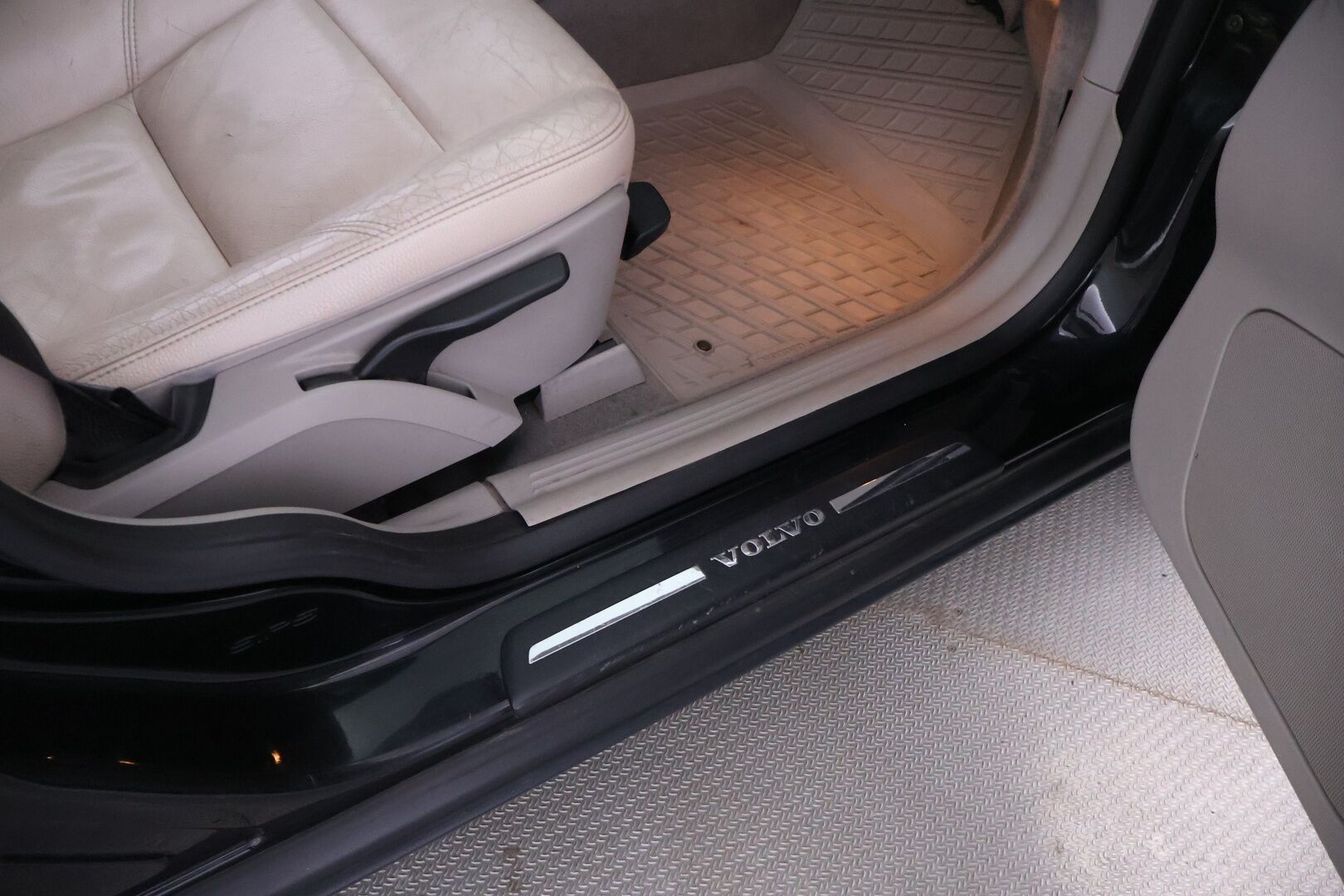 Volvo V50 2006 T5 AWD Summum BUSINESS YritysOutlet - Myydään vain yrityksille - | Neliveto | lohko+sisä | Lisävalo | kuljettajanistuin muistilla | nahkapenkit |