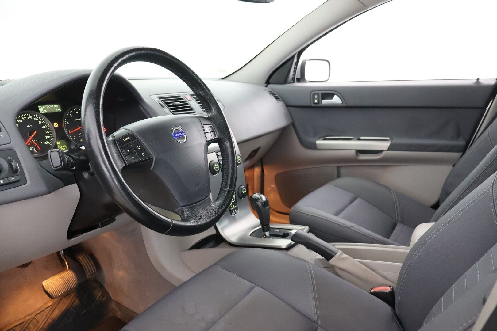 Volvo S40 2006 4D S40 SEDAN 2.4 AUTOMATIC-MS6649/264 - Tulossa myyntiin Huutokaupat.comiin - KORKO VAIN 3,99 %