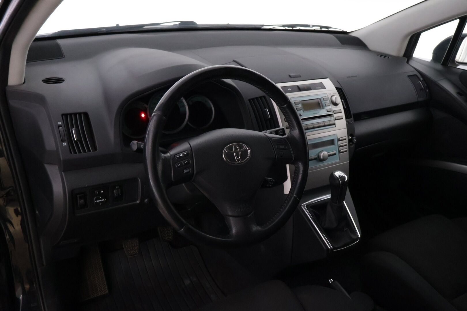 Toyota Corolla Verso 2007 1.8 *Myydään Huutokaupat.com*