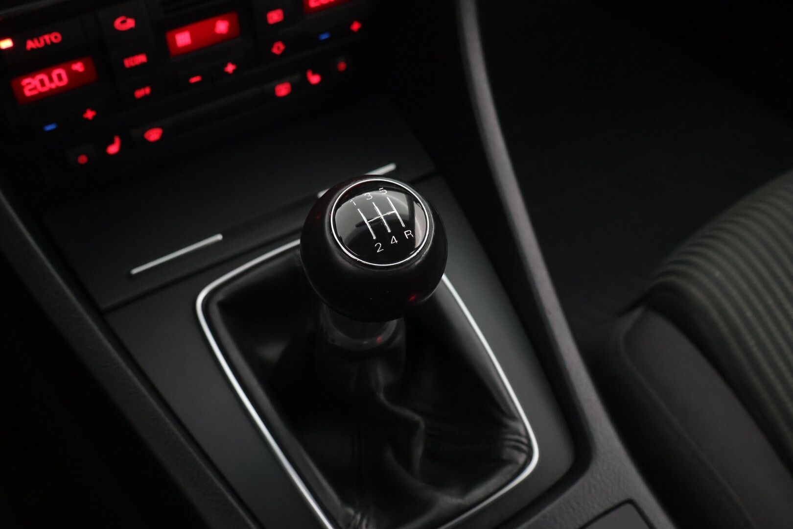 Audi A4 2008 Avant 1,8 T 120 kW *- YritysOutlet - Myydään vain yrityksille -* - * S-Line / Bi-Xenon / Vakkari / Huoltokirja / Suomi-auto / Lohko + Sisä / 