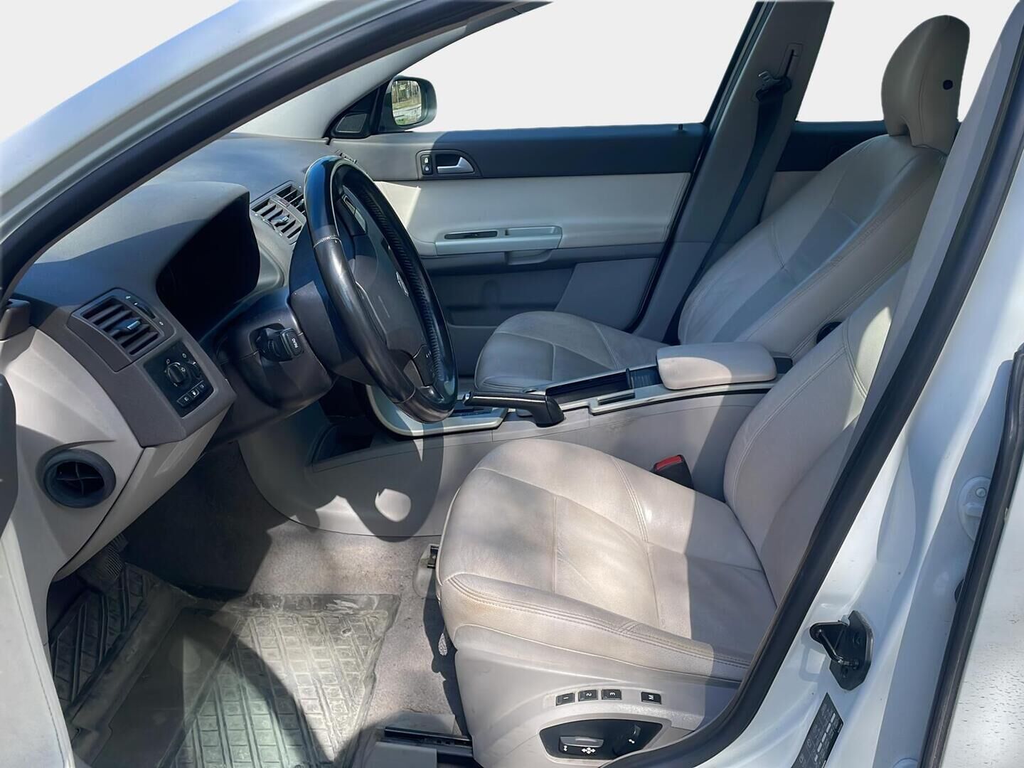 Volvo V50 2008 V50 2,0D (136 hv) Summum aut / Nahat / Vakkari / hyvät huollot- * YritysOutlet - Myydään vain yrityksille - Nahkapenkit / Hyvin huollettu / Luotettava / 2xRenkaat